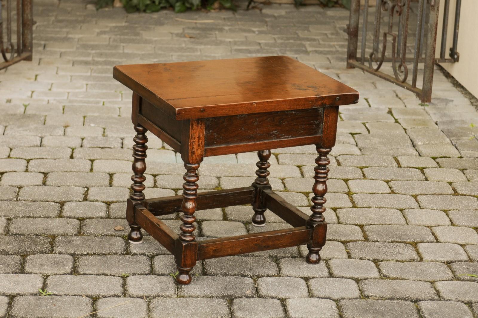 Italian 1900s Walnut Side Table with Drawer, Carved Rosettes and Turned Legs For Sale 5