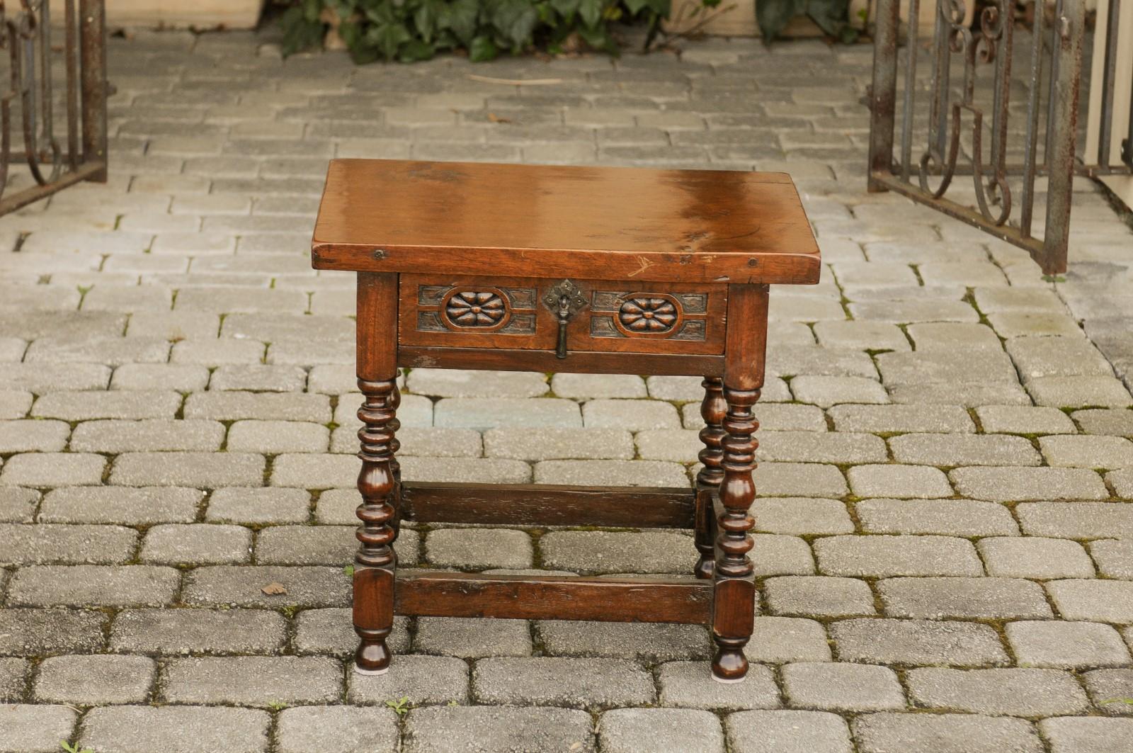 Italian 1900s Walnut Side Table with Drawer, Carved Rosettes and Turned Legs For Sale 7