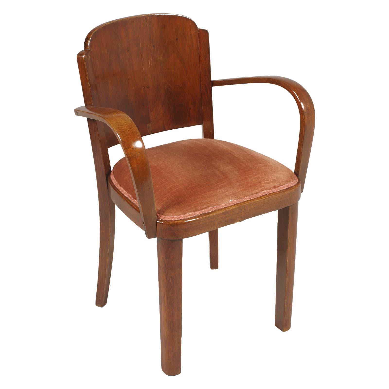 Restaurierte und mit Wachs polierte italienische Art Deco Armlehnenstühle, mit Federsitz, mit Samt bezogen in gutem Zustand, Gaetano Borsani zugeschrieben. Robust und elegant.
Auf Anfrage können wir die neue Polsterung nach Maß mit einem Aufpreis