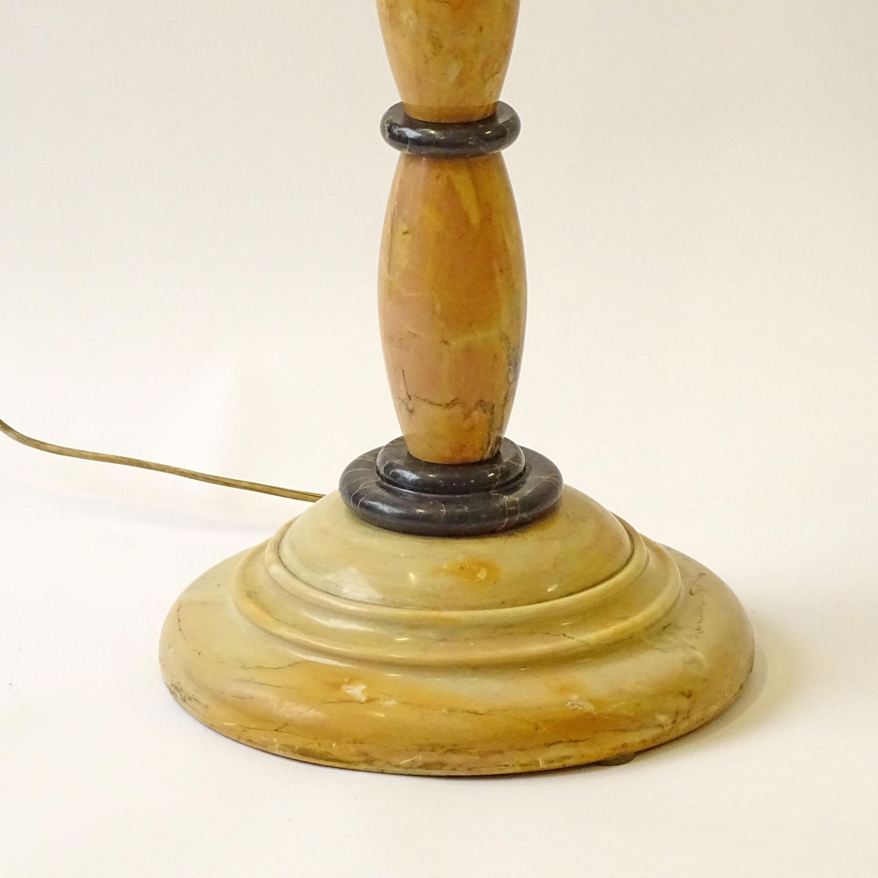 Art déco Lampadaire italien Art Déco des années 1920 en marbre jaune et noir en vente