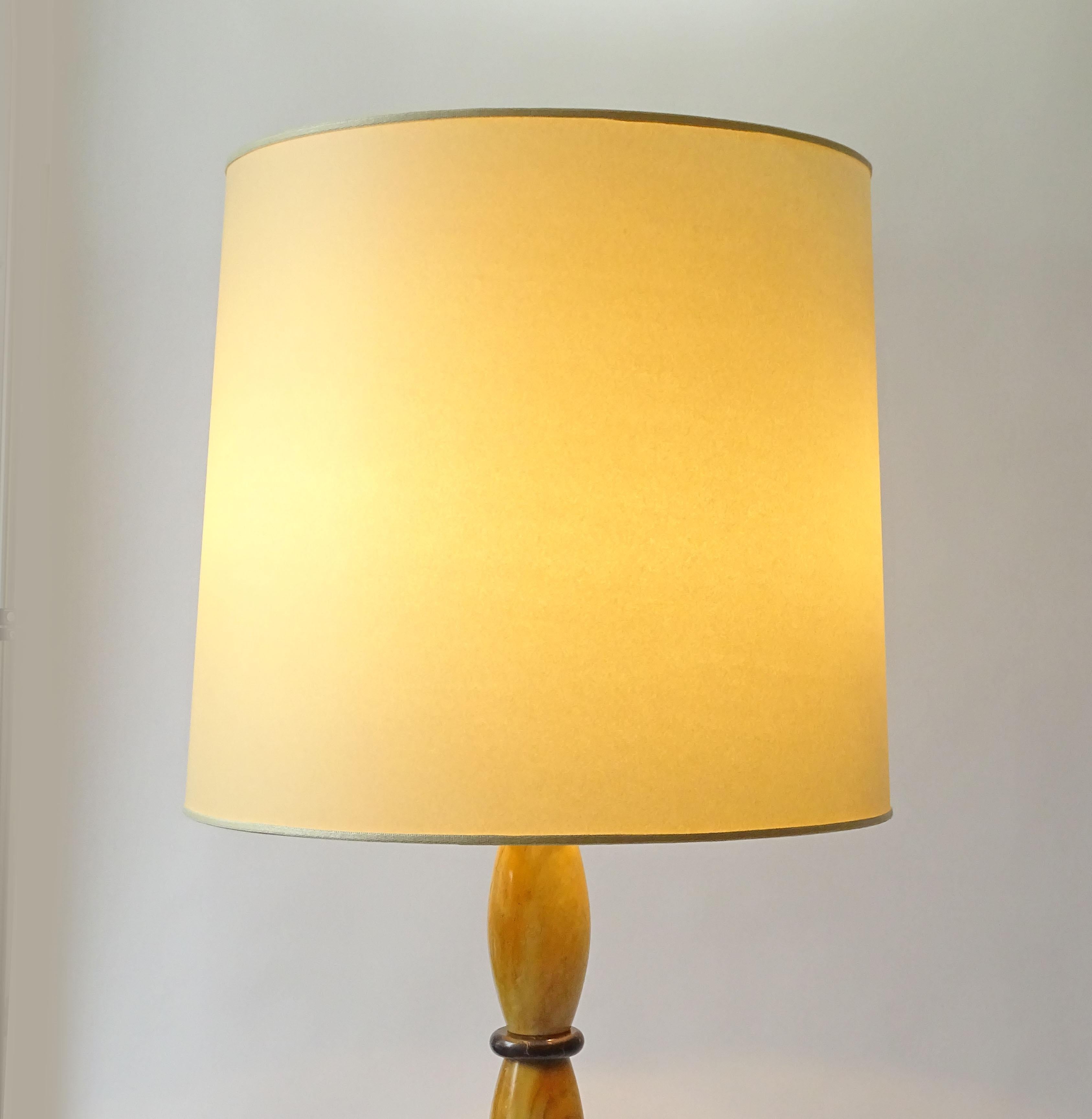 Marbre Lampadaire italien Art Déco des années 1920 en marbre jaune et noir en vente