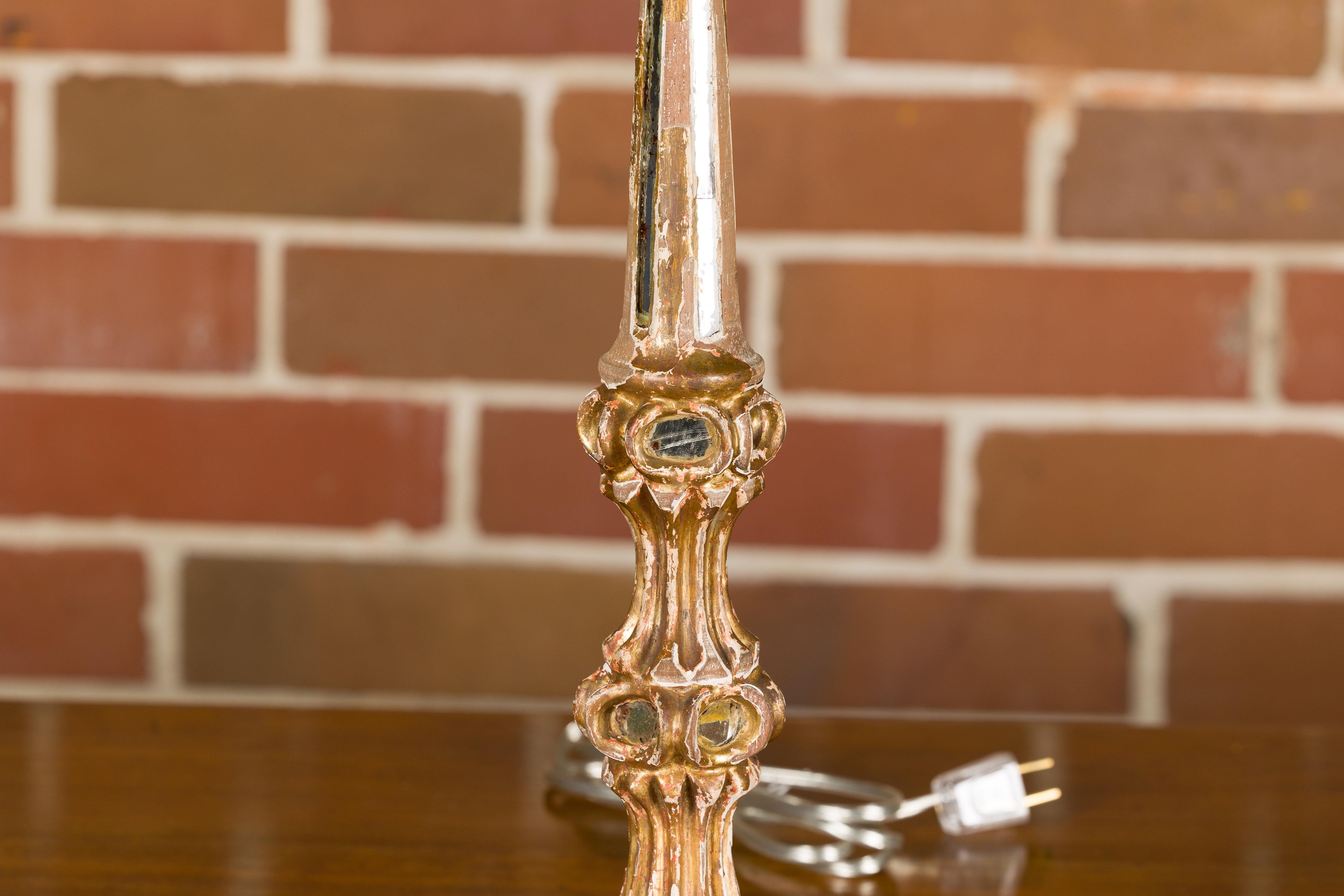 Lampe de table italienne des années 1920 en bois sculpté avec miroirs encastrés, recâblée pour les États-Unis en vente 2