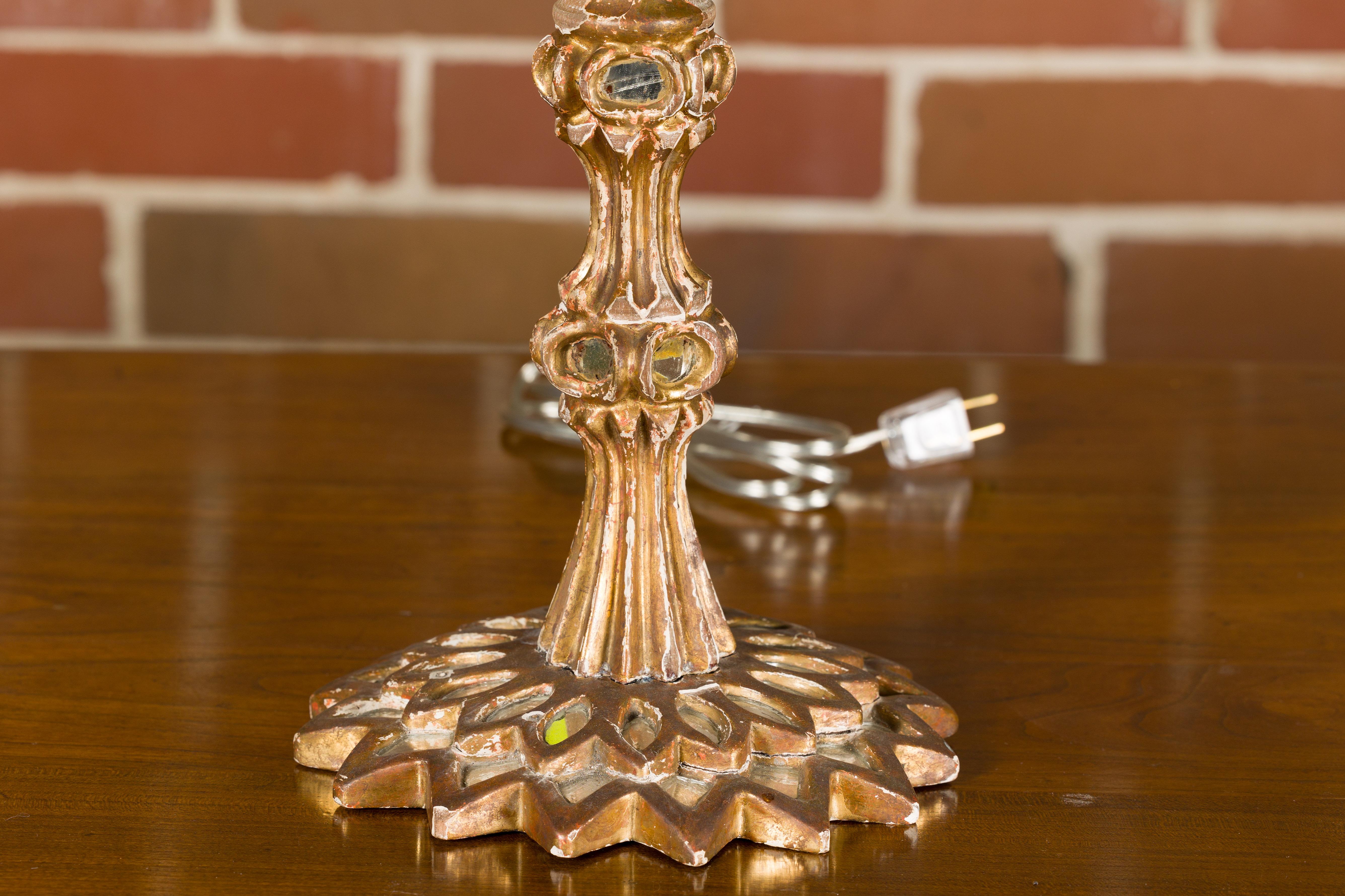 Lampe de table italienne des années 1920 en bois sculpté avec miroirs encastrés, recâblée pour les États-Unis en vente 3