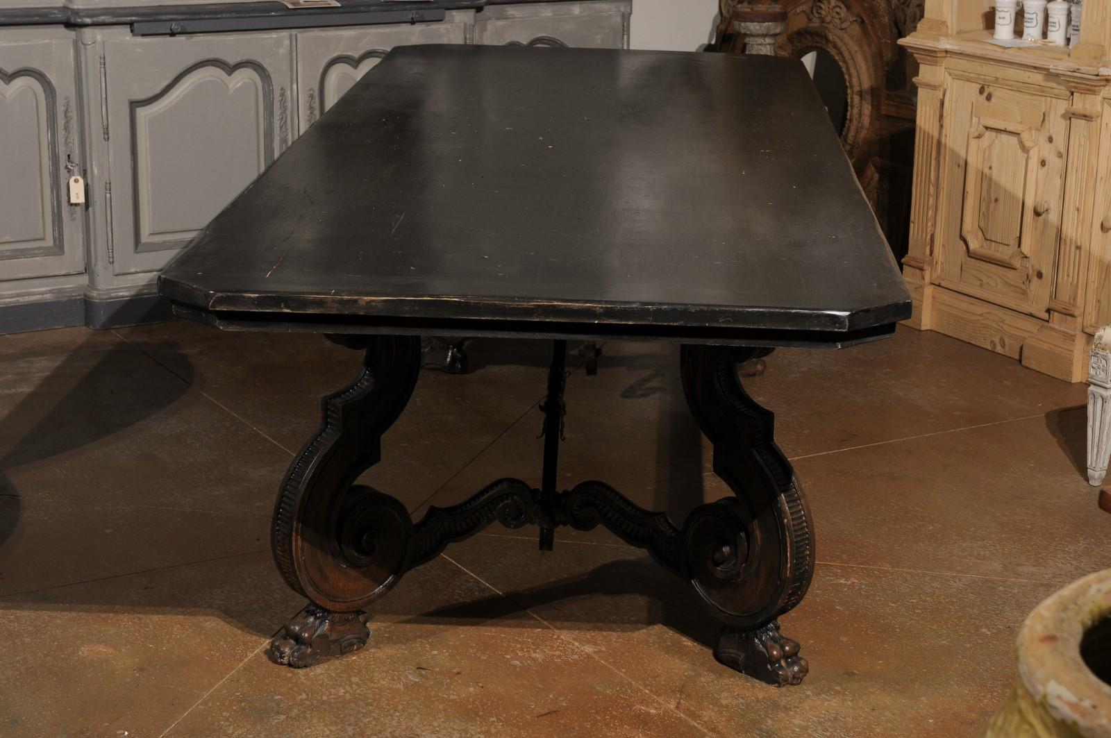 Italian 1920s Ebonized Walnut Dining Table with Carved S-Scroll Legs on Paw Feet For Sale 5