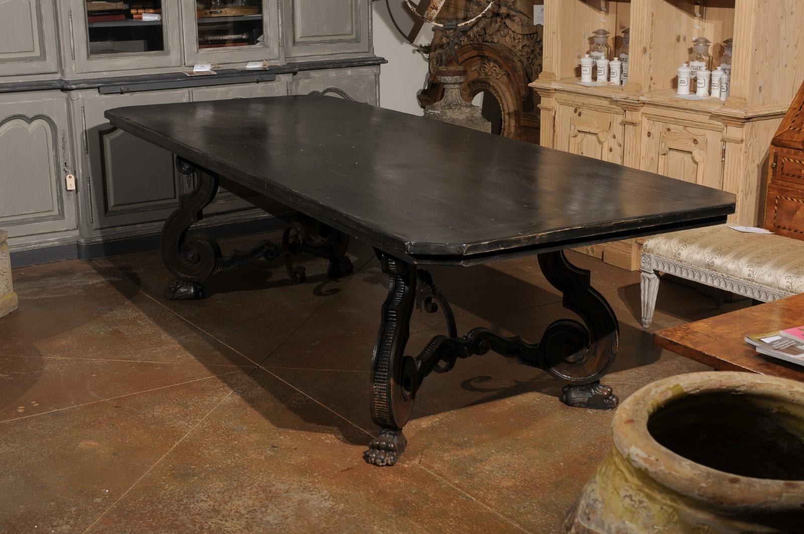 Italian 1920s Ebonized Walnut Dining Table with Carved S-Scroll Legs on Paw Feet For Sale 6