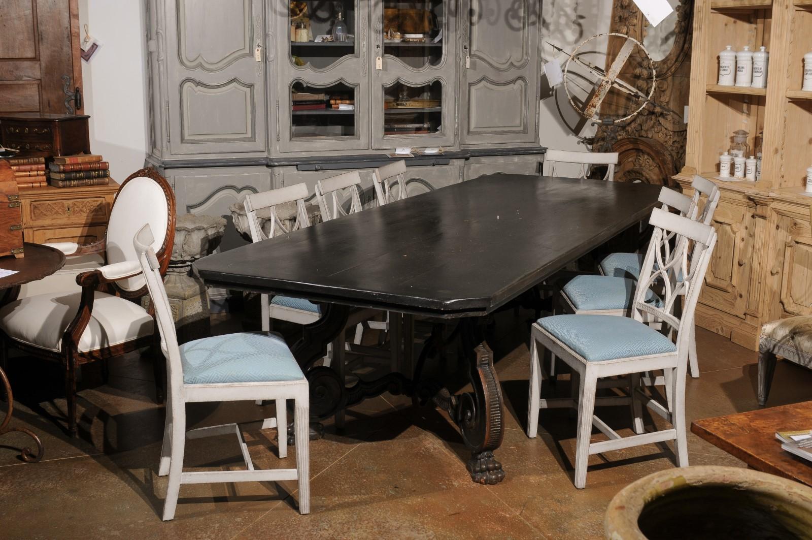 Italian 1920s Ebonized Walnut Dining Table with Carved S-Scroll Legs on Paw Feet In Good Condition For Sale In Atlanta, GA