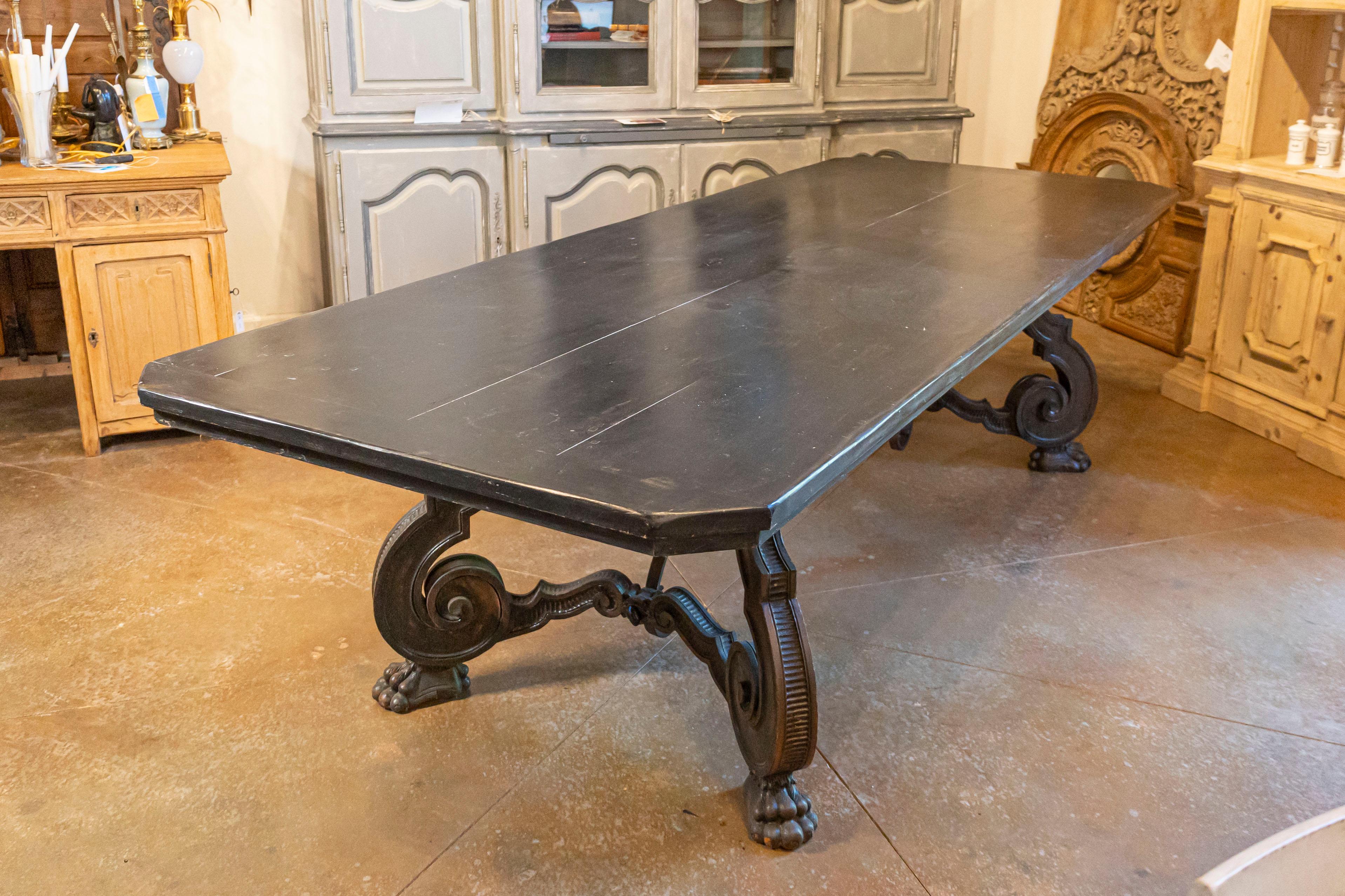 20th Century Italian 1920s Ebonized Walnut Dining Table with Carved S-Scroll Legs on Paw Feet For Sale