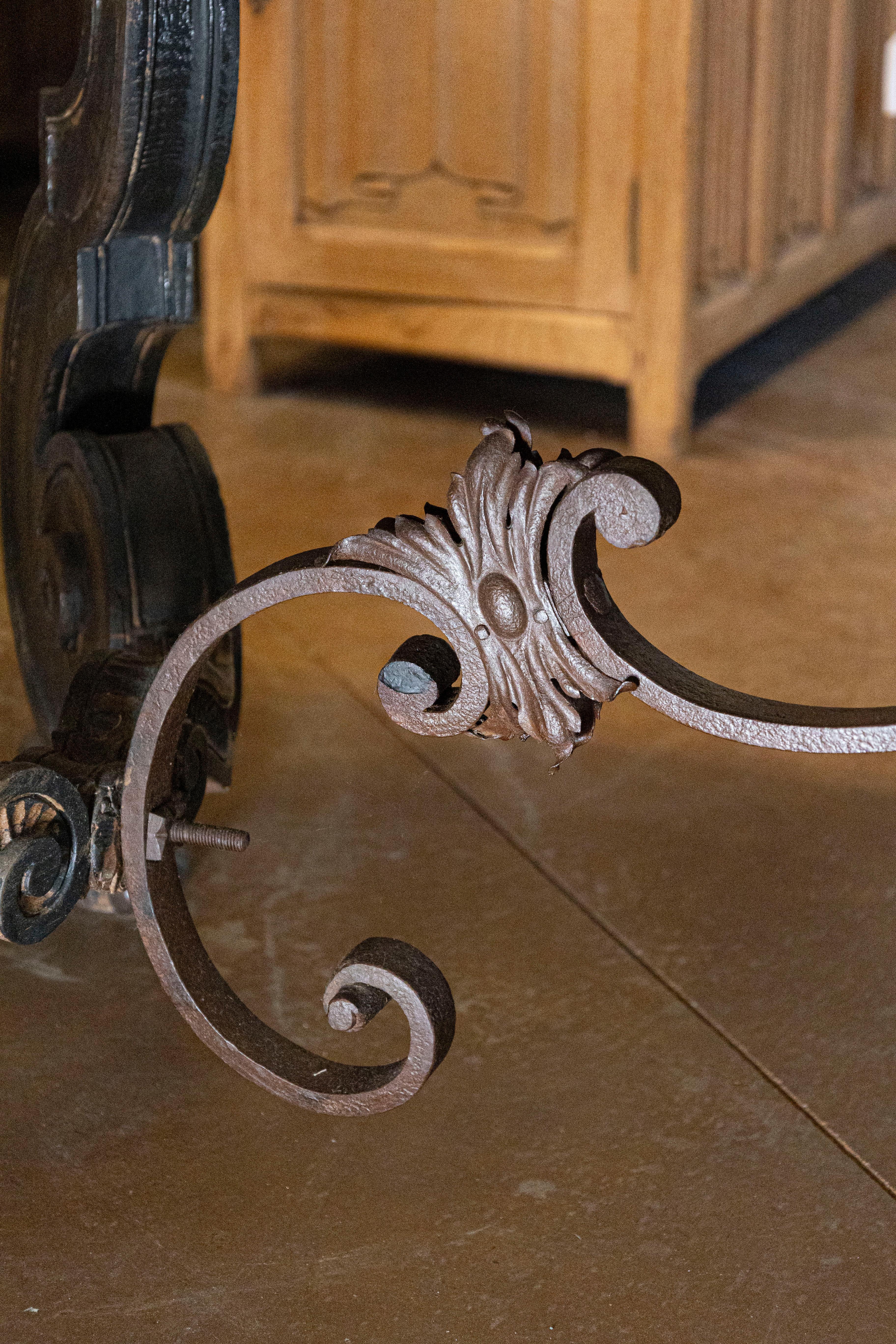 Italian 1920s Ebonized Walnut Dining Table with Carved S-Scroll Legs on Paw Feet For Sale 3