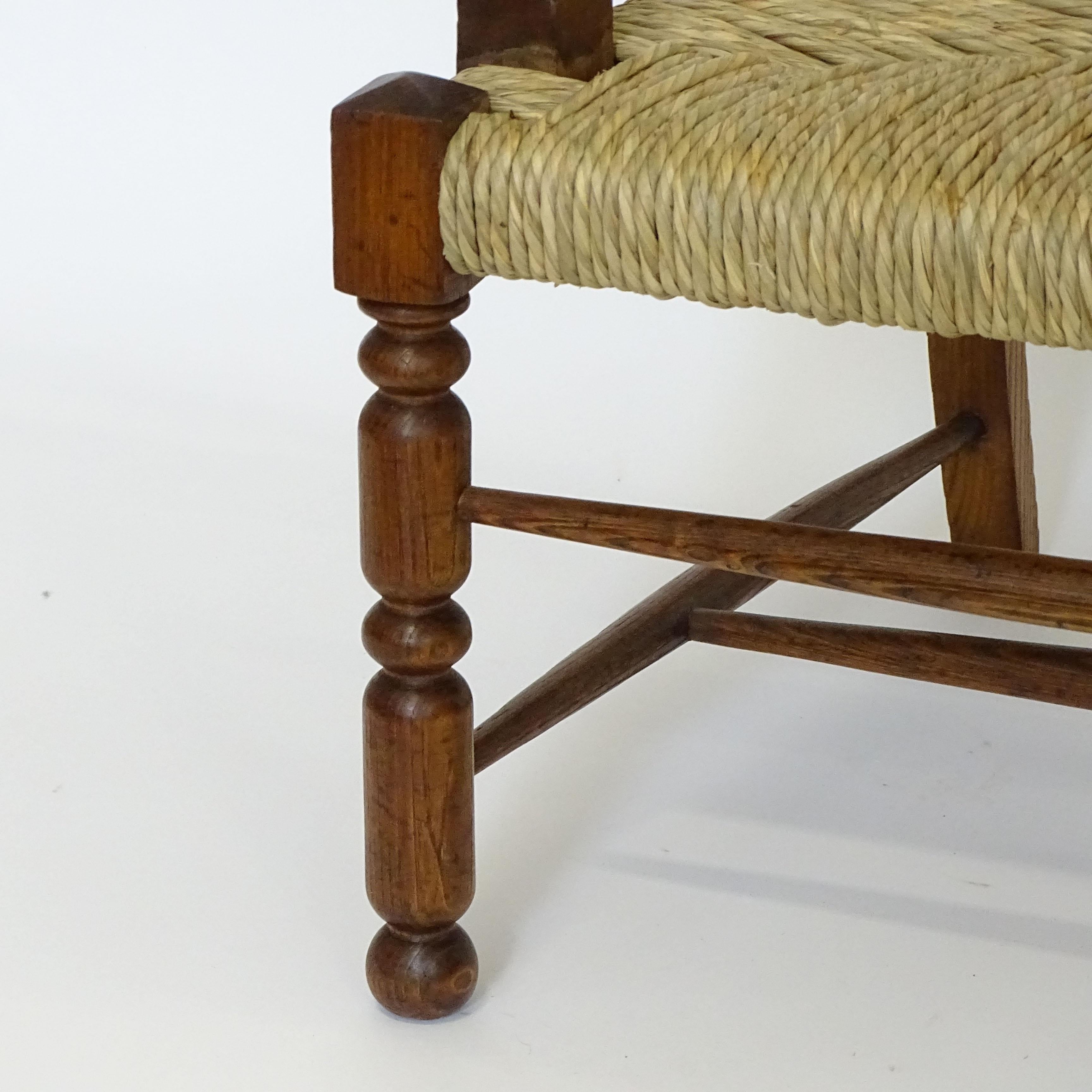 Fauteuil italien des années 1920 en bois sculpté et paille Excellent état - En vente à Milan, IT