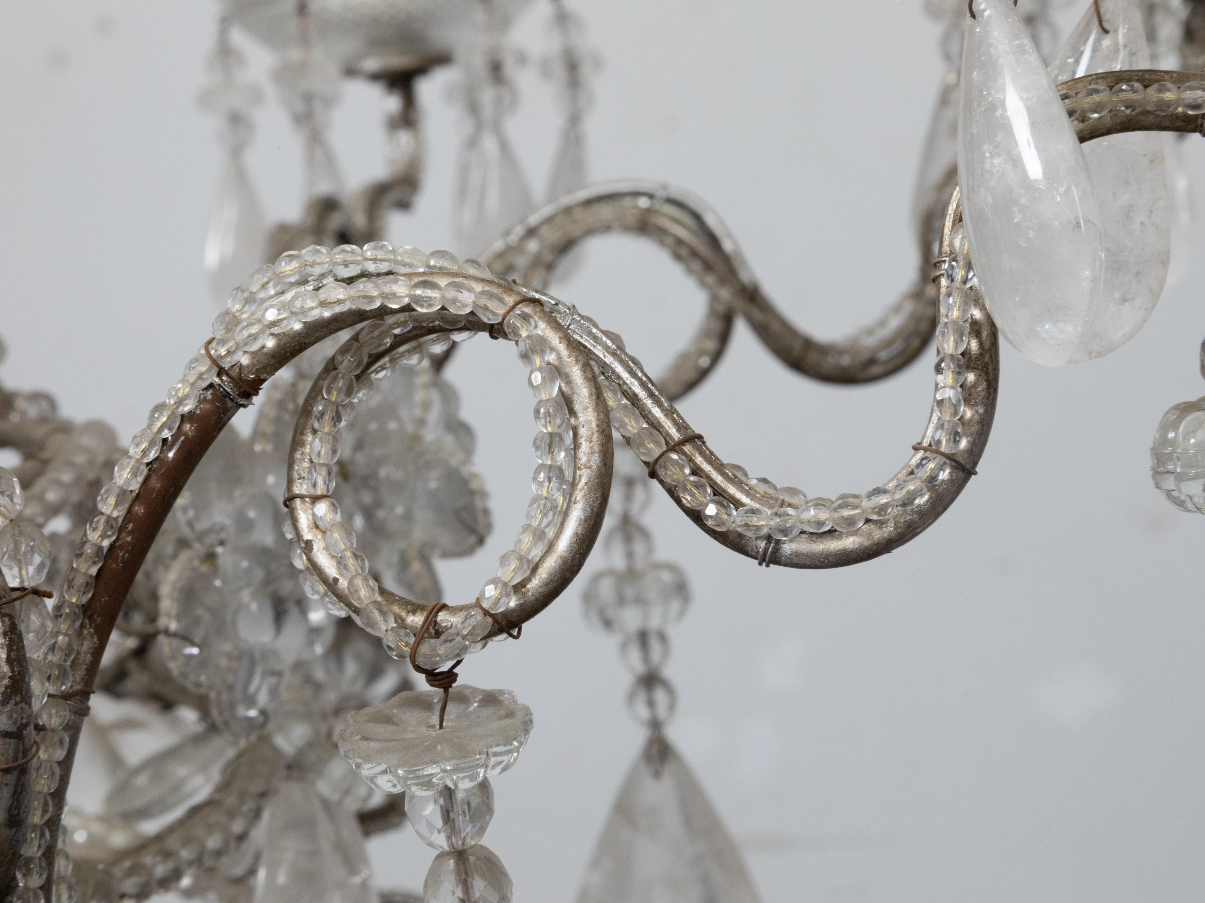 Italienischer achtflammiger Bergkristall-Perlen-Kronleuchter aus den 1920er Jahren mit Rosetten im Angebot 10