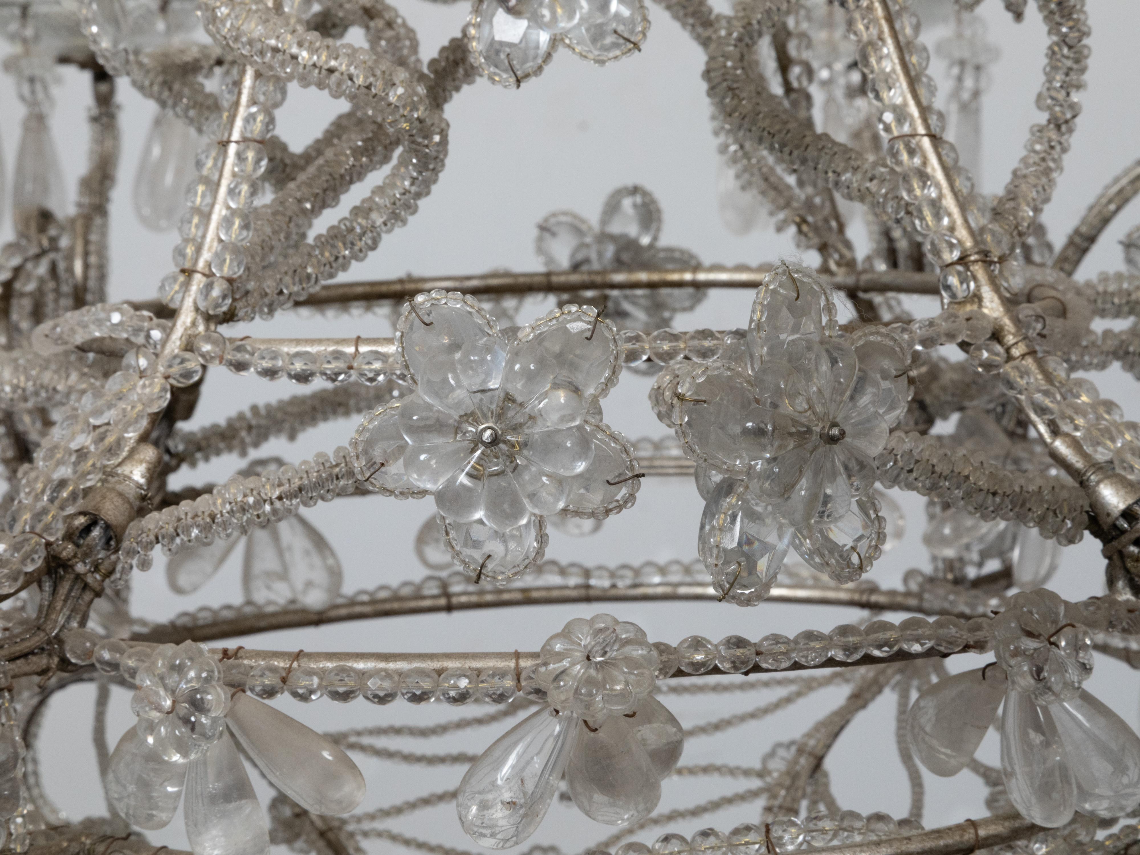 Lustre italien des années 1920 à huit lumières en cristal de roche perlé avec rosettes en vente 2