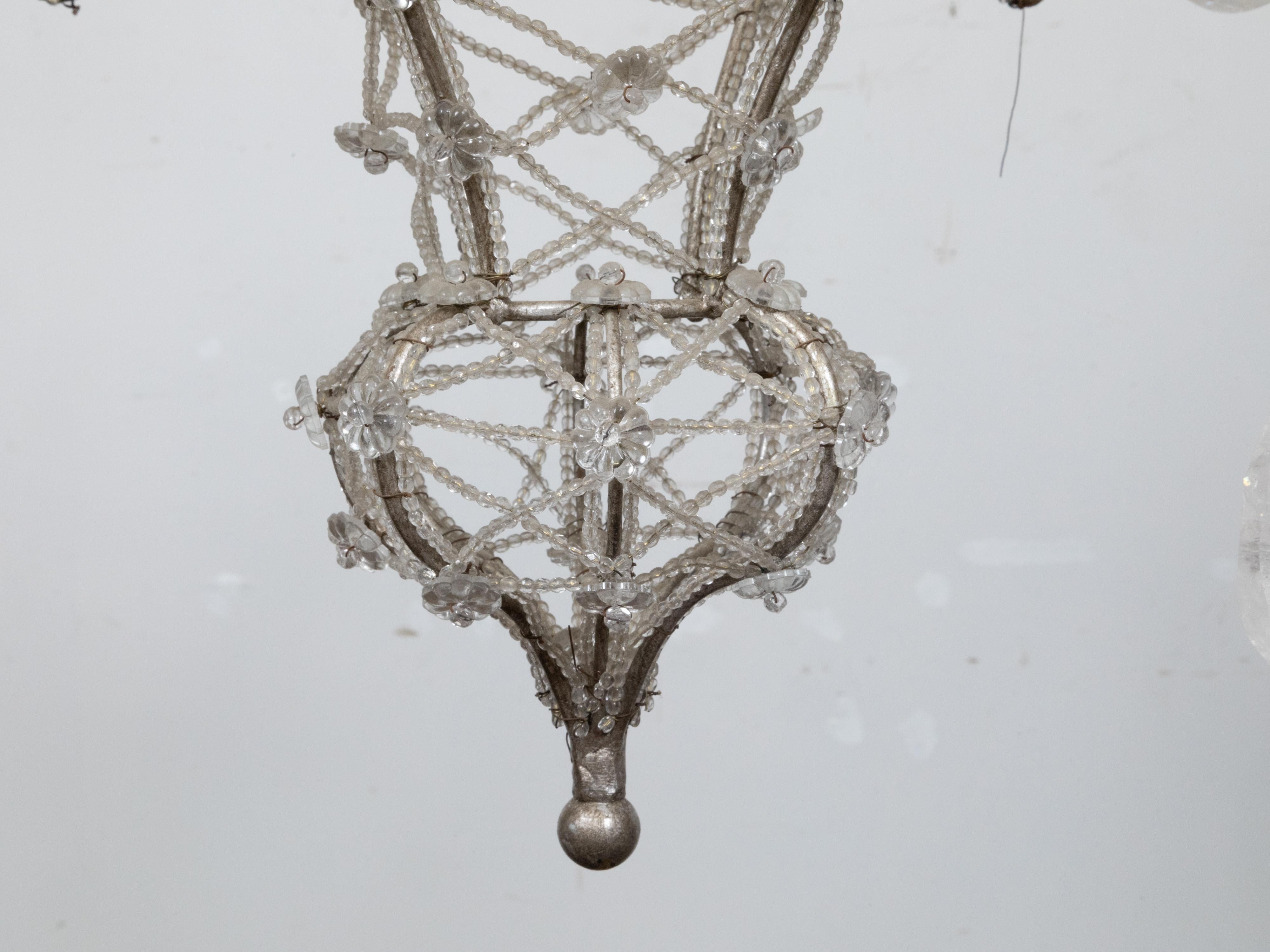 Italienischer achtflammiger Bergkristall-Perlen-Kronleuchter aus den 1920er Jahren mit Rosetten im Angebot 3