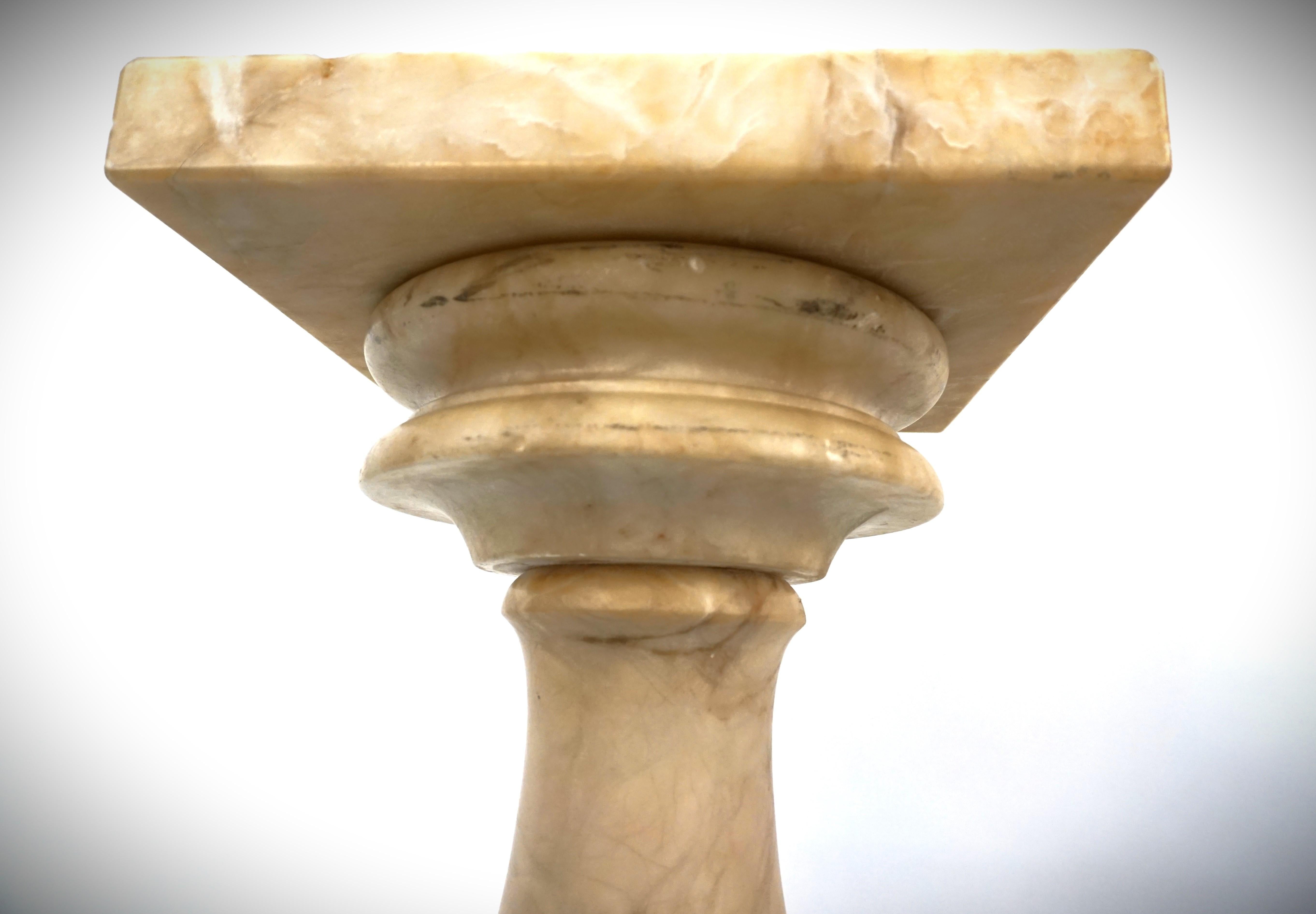 Colonne italienne des années 1930 en albâtre de style Classic #3 en vente 2