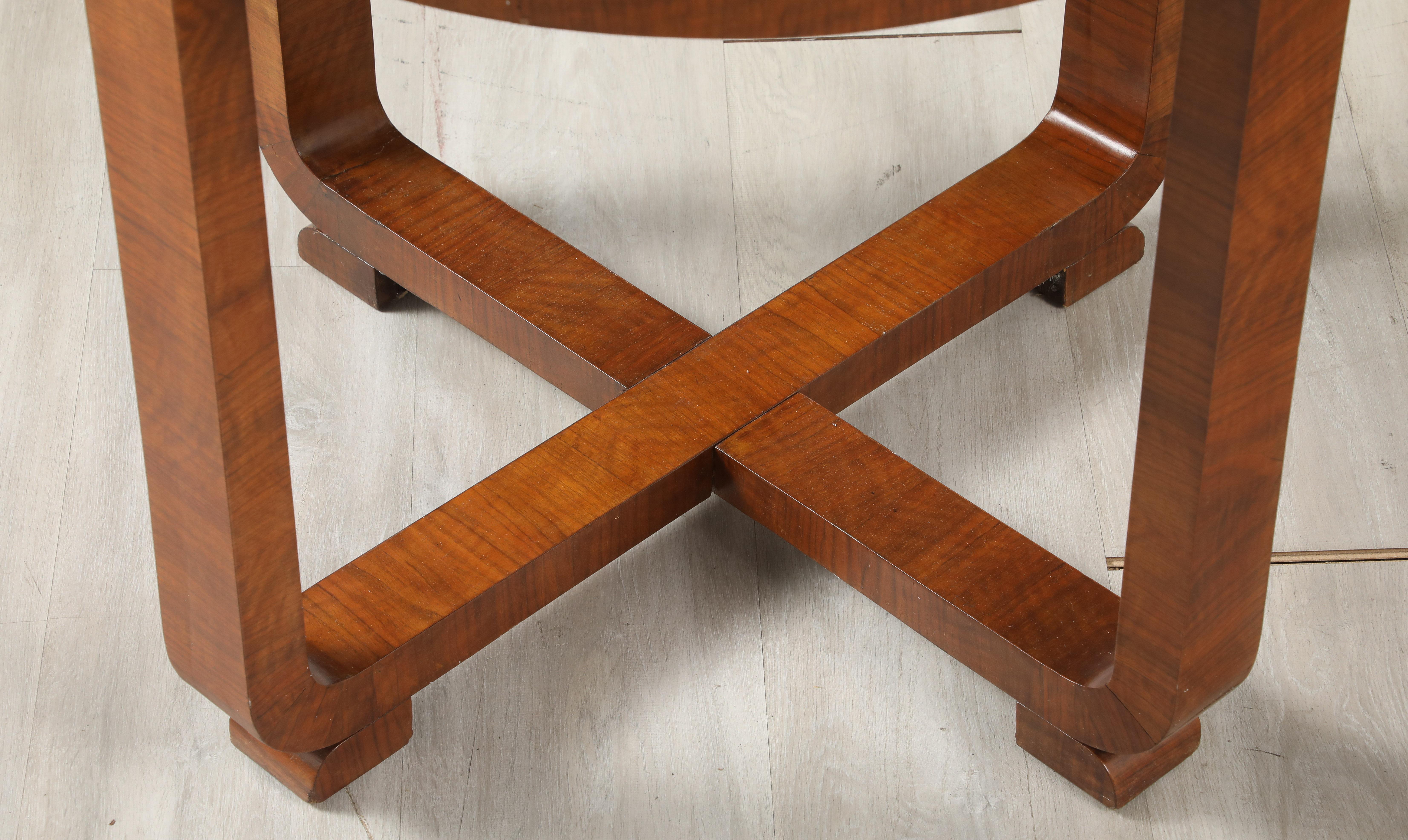 Sculpté à la main Table d'appoint italienne Art Déco 1930 en vente