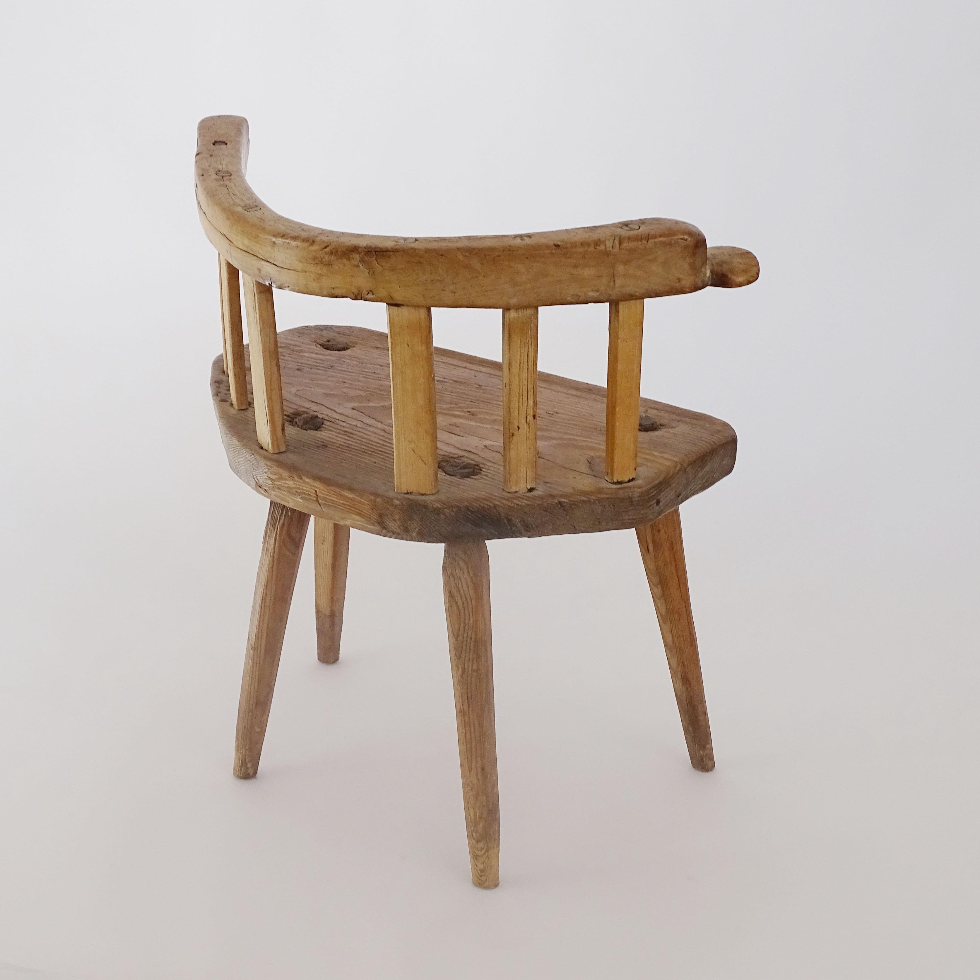 Italian 1930s beautifully hand-crafted oak mountain armchair  For Sale 2