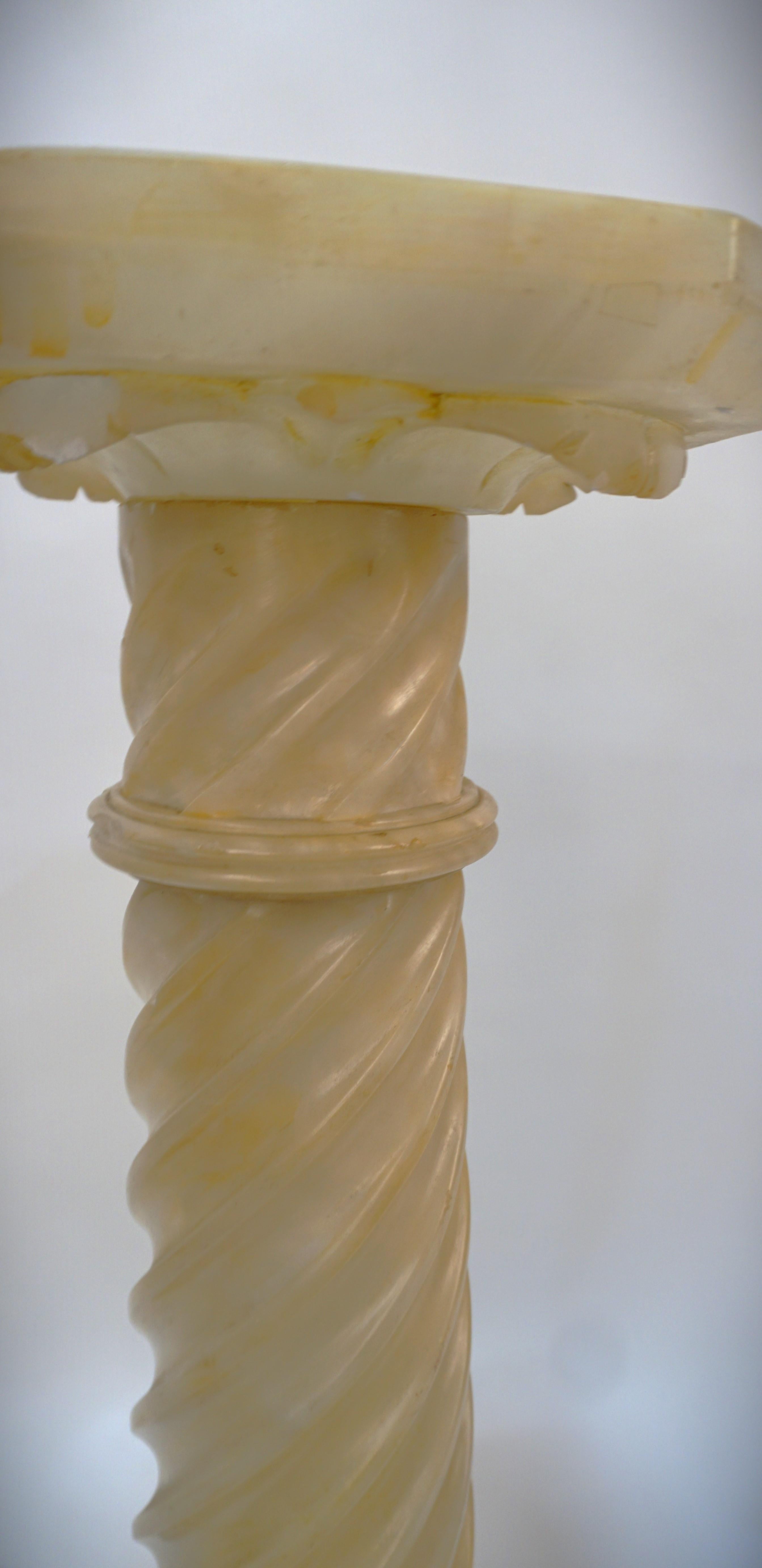 Milieu du XXe siècle Colonne italienne en albâtre sculpté des années 1930 #15 en vente