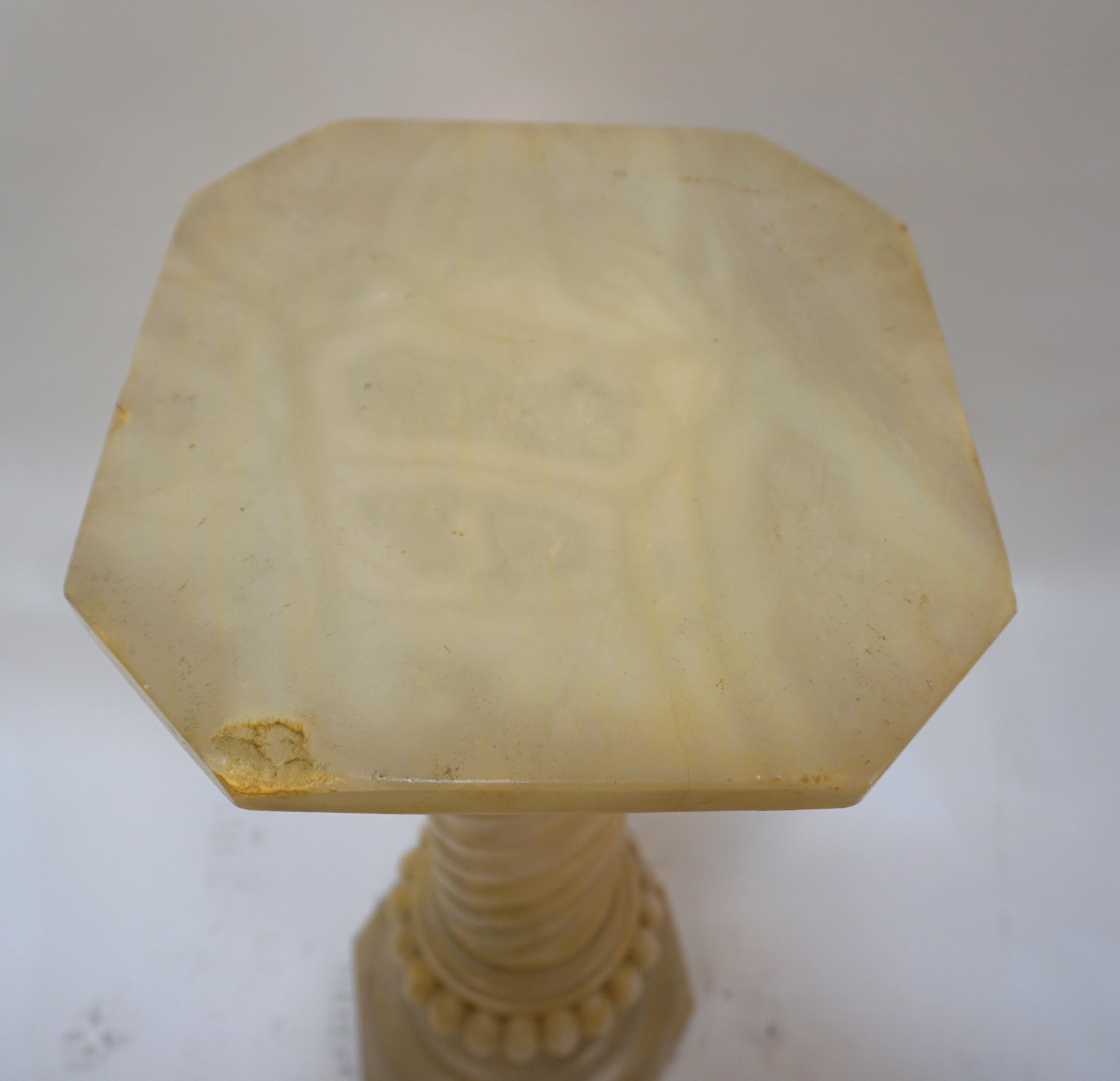 Colonne italienne en albâtre sculpté des années 1930 #15 en vente 1