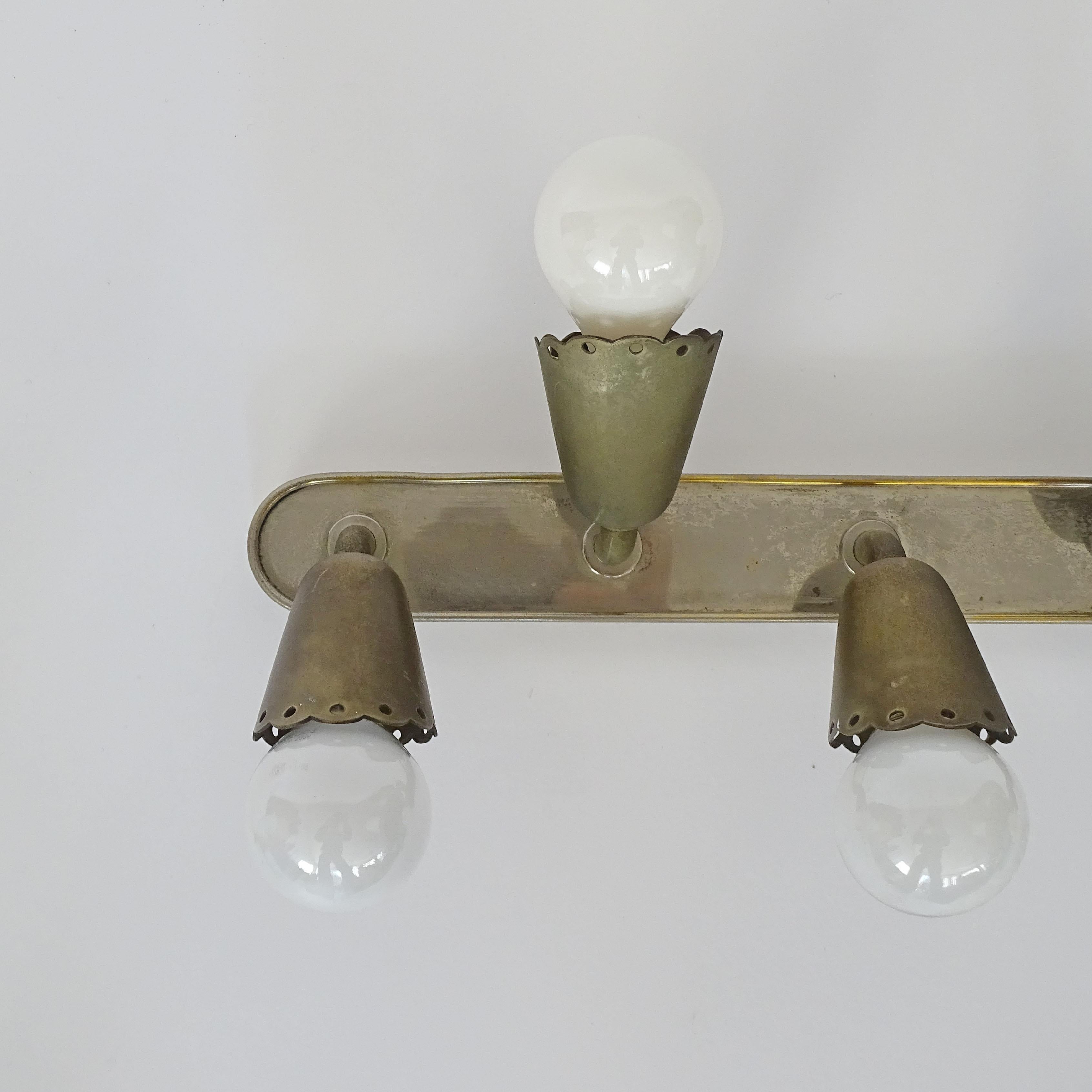 Italian 1930s five-light wall lamp in nickel brass attributed to Fontana Arte. In Good Condition For Sale In Milan, IT
