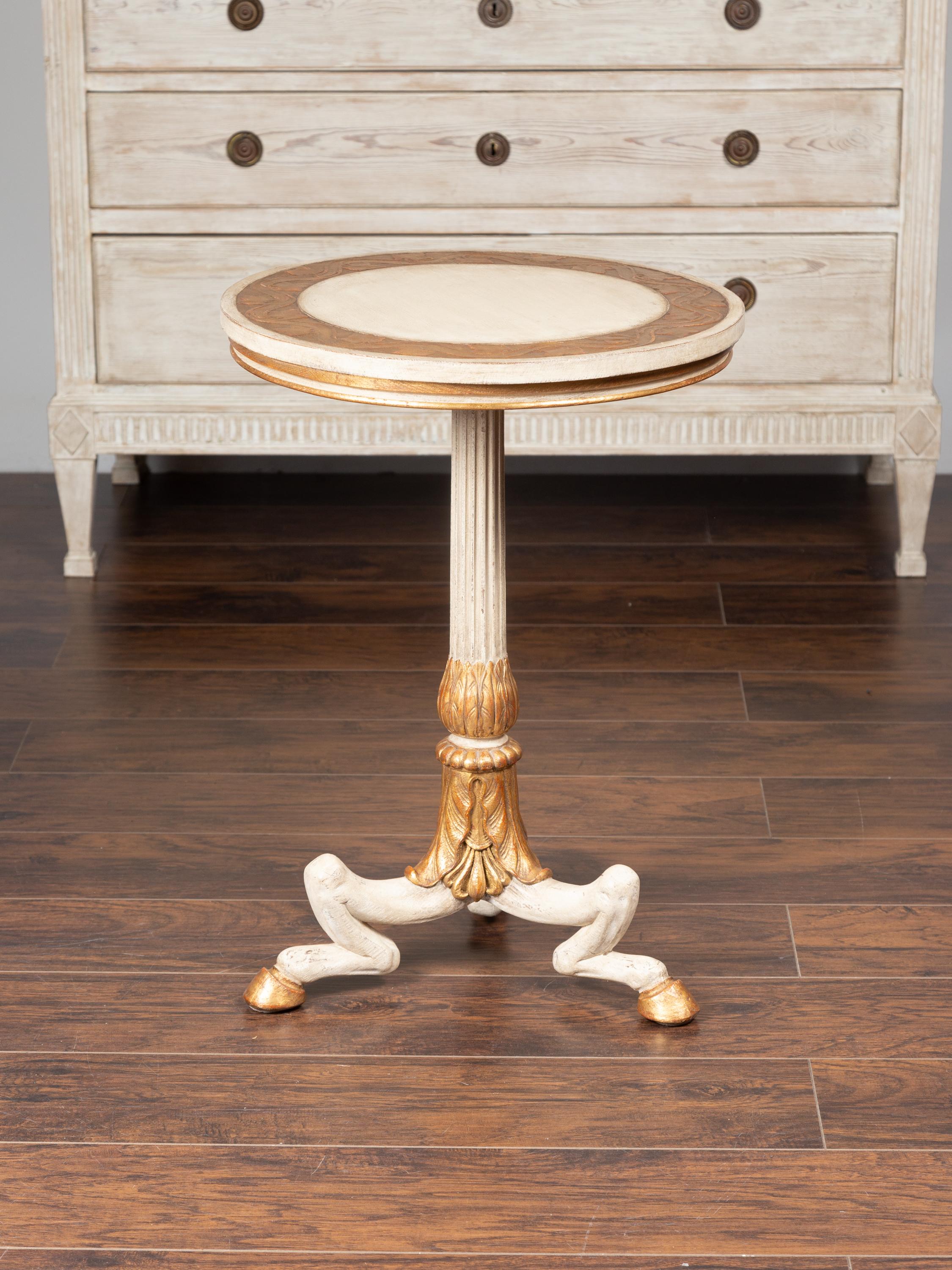 Italian 1930s Painted Wood Guéridon Table with Gilt Accents and Hoofed Feet For Sale 5