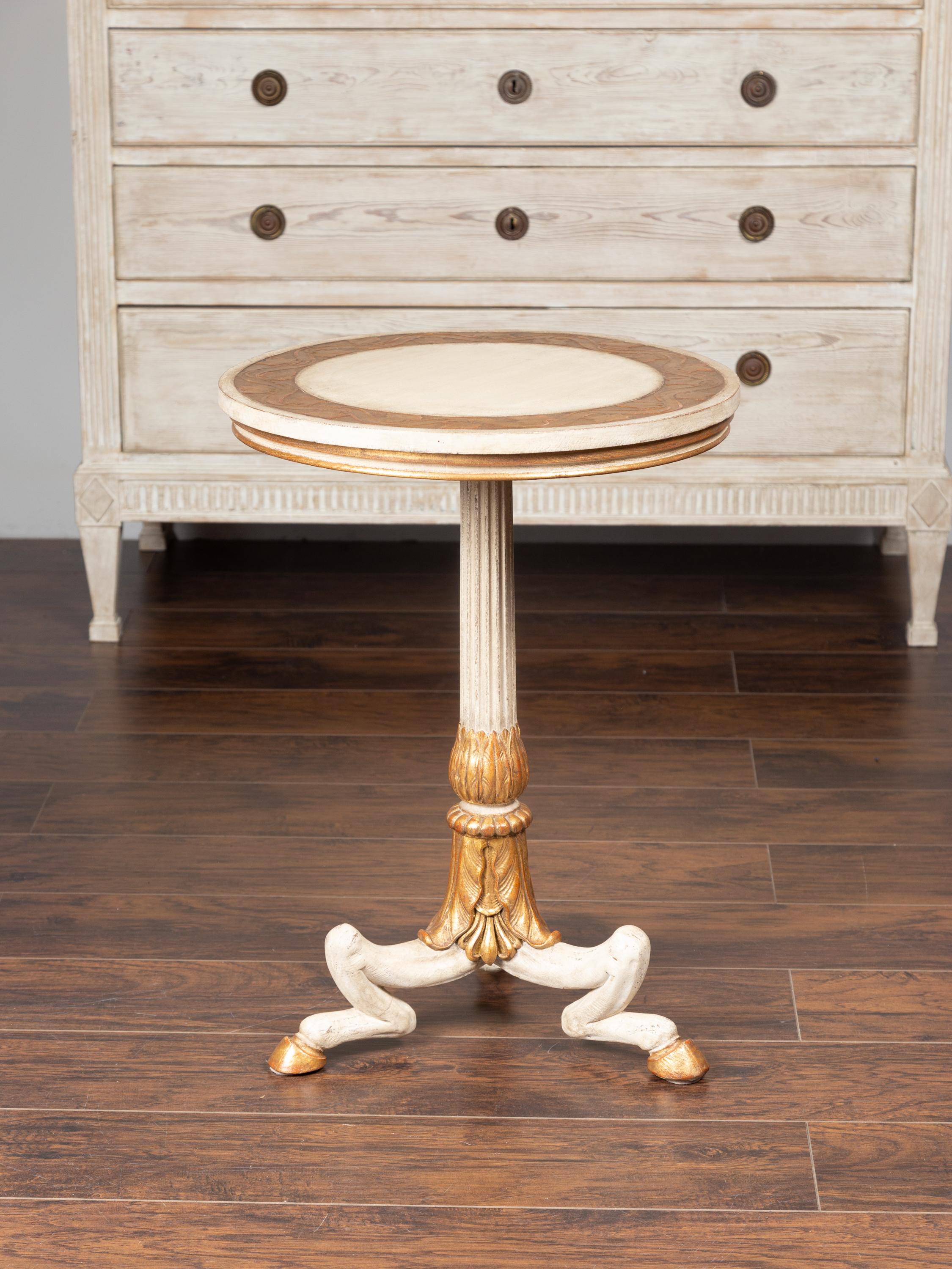 Italian 1930s Painted Wood Guéridon Table with Gilt Accents and Hoofed Feet For Sale 6