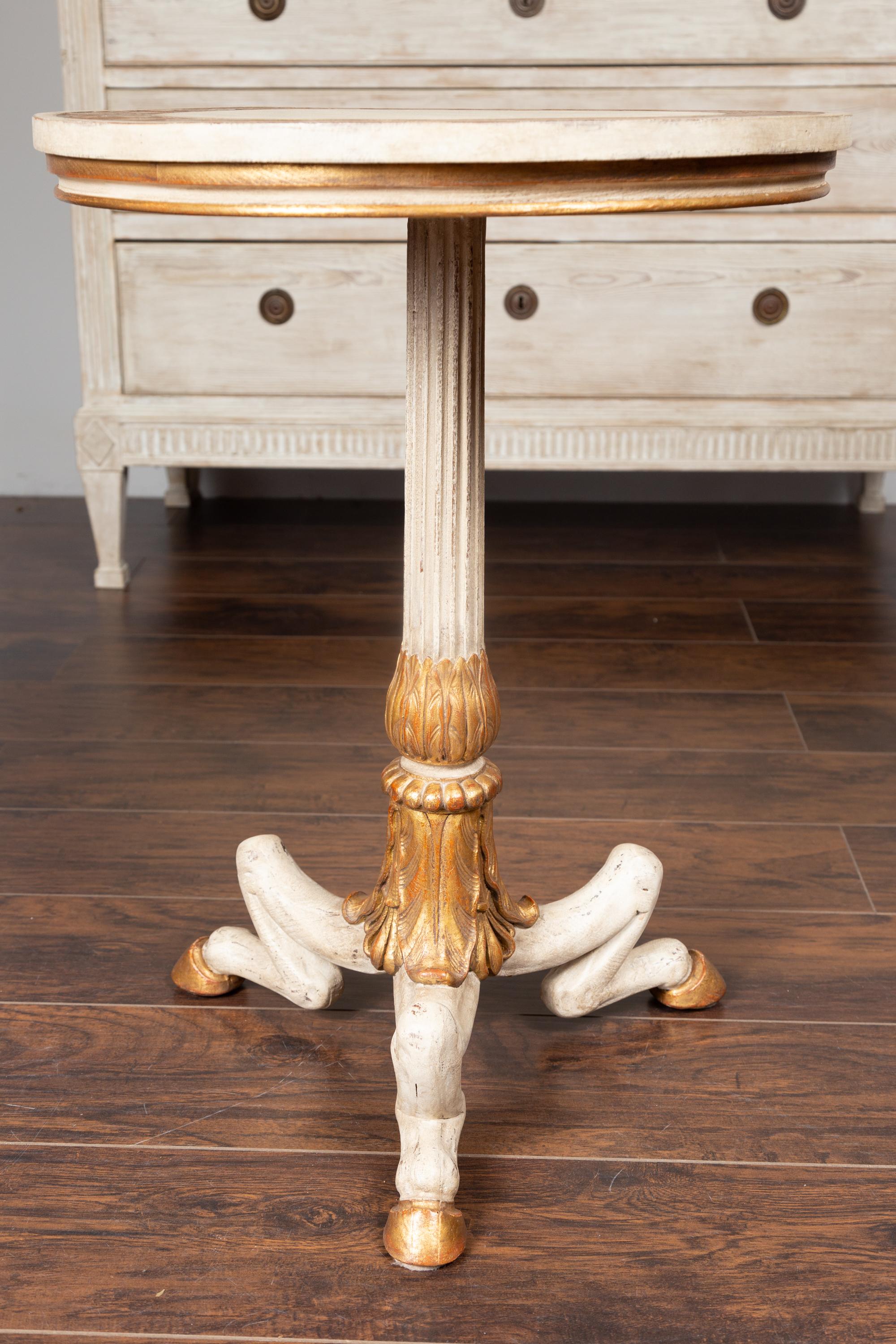 20th Century Italian 1930s Painted Wood Guéridon Table with Gilt Accents and Hoofed Feet For Sale