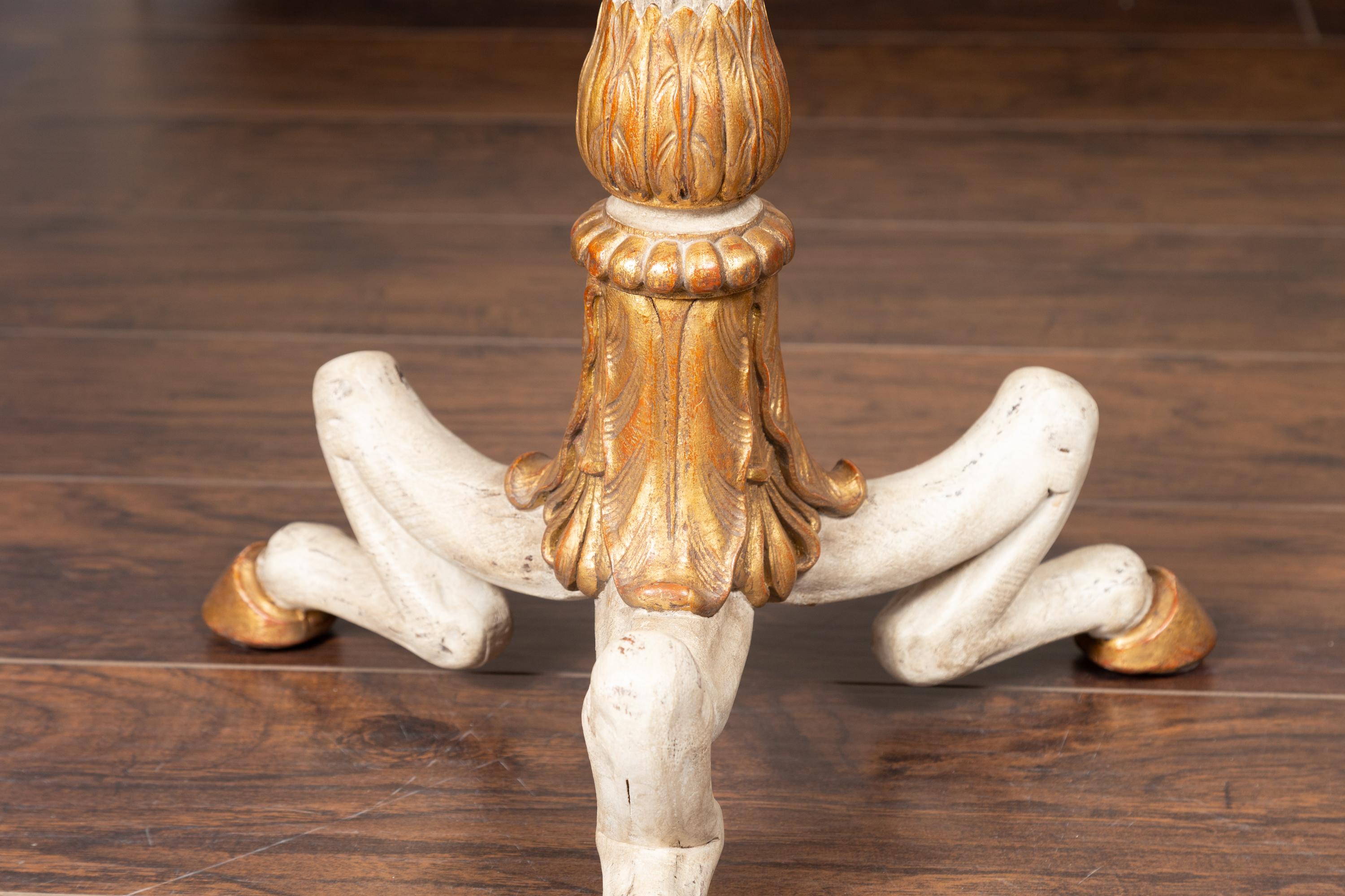 Italian 1930s Painted Wood Guéridon Table with Gilt Accents and Hoofed Feet For Sale 1