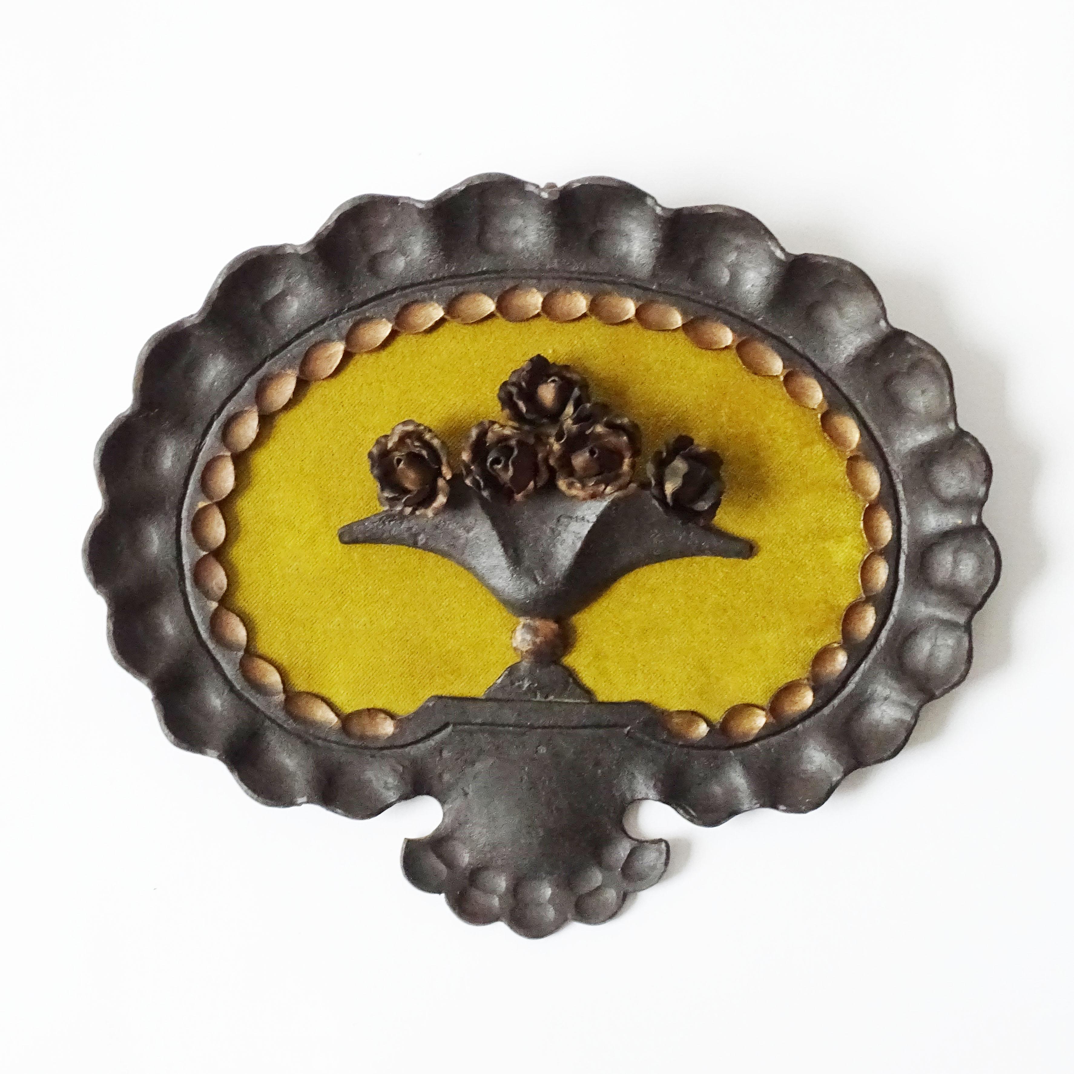 Italian 1930s Pair of Wrought Iron and Gold Lacquer Flowers Wall Decorations
