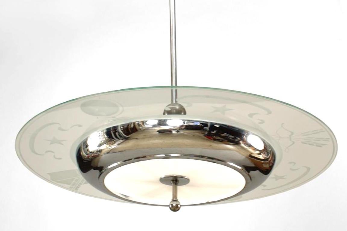 Italian 1930s Venetian Murano attributed to Fontana Arte chandelier with round shade etched with neoclassic designs and frosted glass and chrome section and stem (designed by Gio Ponti).


Under the art direction of the great Gio Ponti, FontanaArte