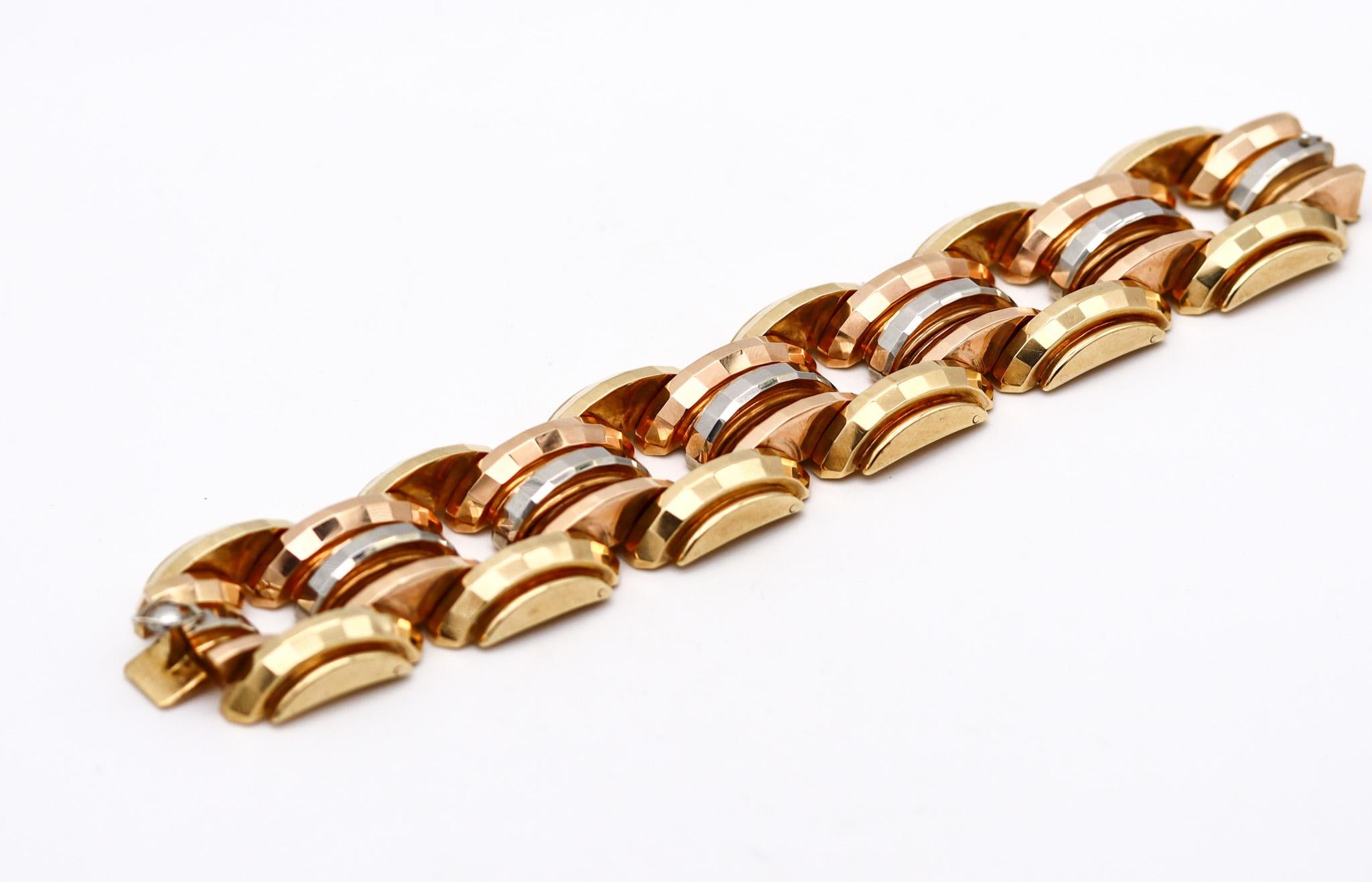Italienisches geometrisches facettiertes italienisches Art-Déco-Armband aus 18 Karat Gold in drei Farben, 1934 Damen im Angebot