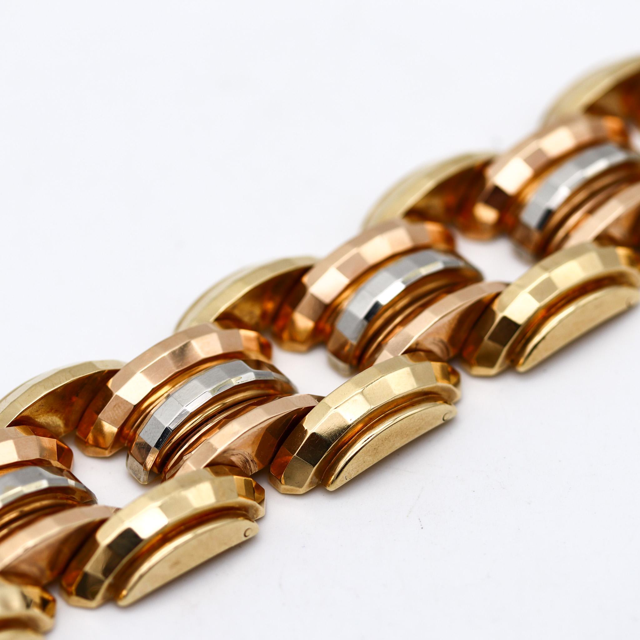 Italian 1934 Art Deco Geometric Faceted Bracelet In Three Colors Of 18Kt Gold For Sale 2