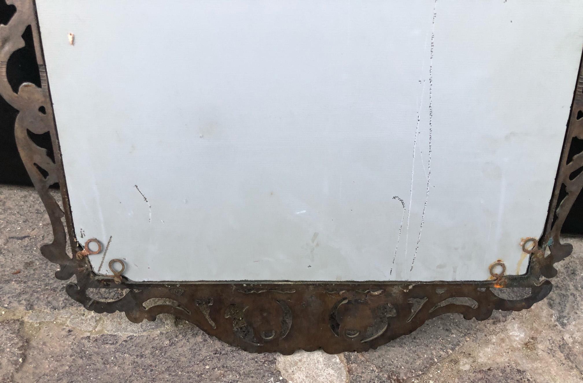 Italian 1940 brass mirror with original glass.
Given the weight and size, it will be delivered in a specific wooden case for export, packed in bubble wrap.
It comes from an old country house in the Chianti area of Tuscany.
The brass is original