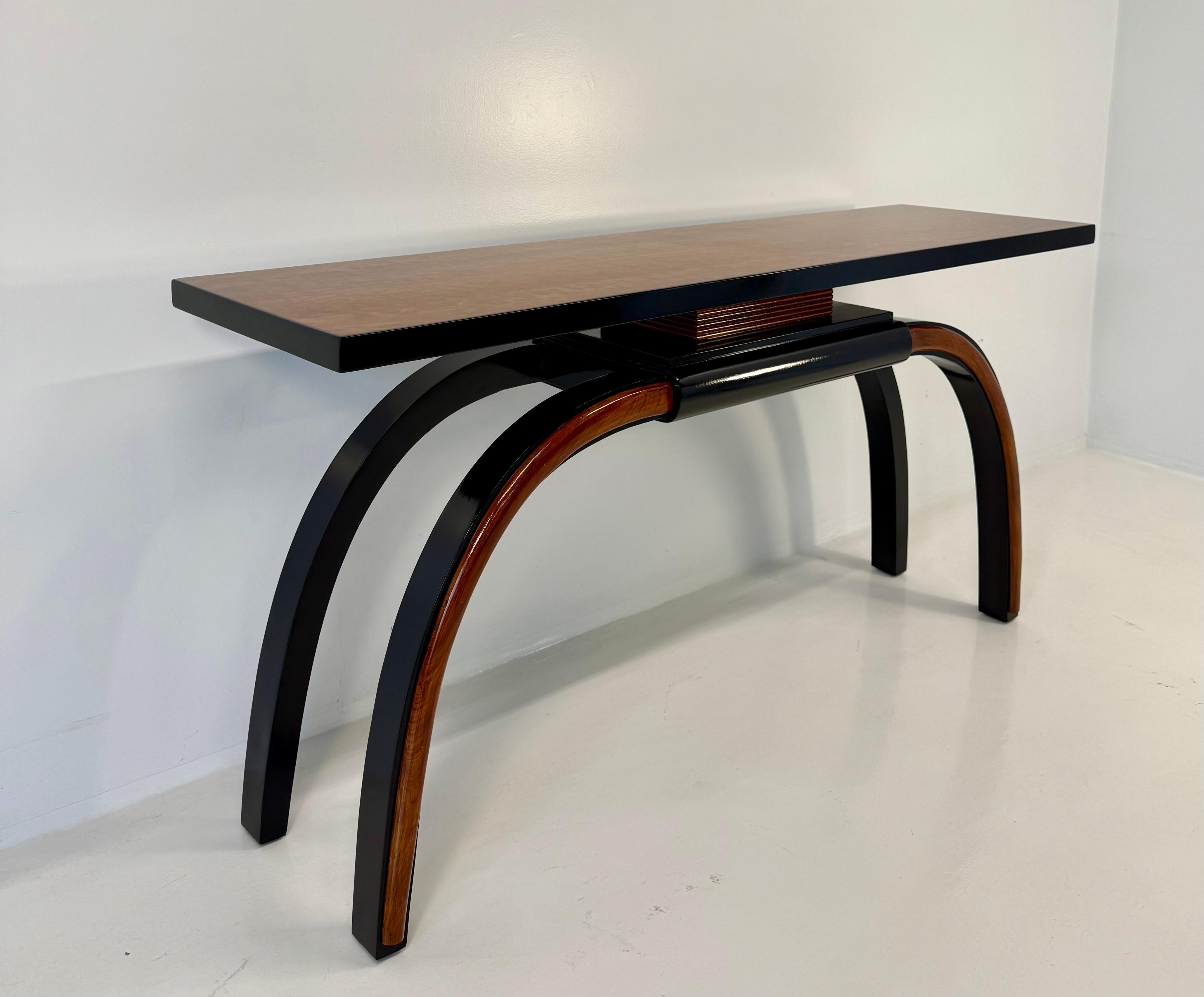 Italian 1940s Art Deco Console in Black Lacquer, Walnut and Maple Burl For Sale 1