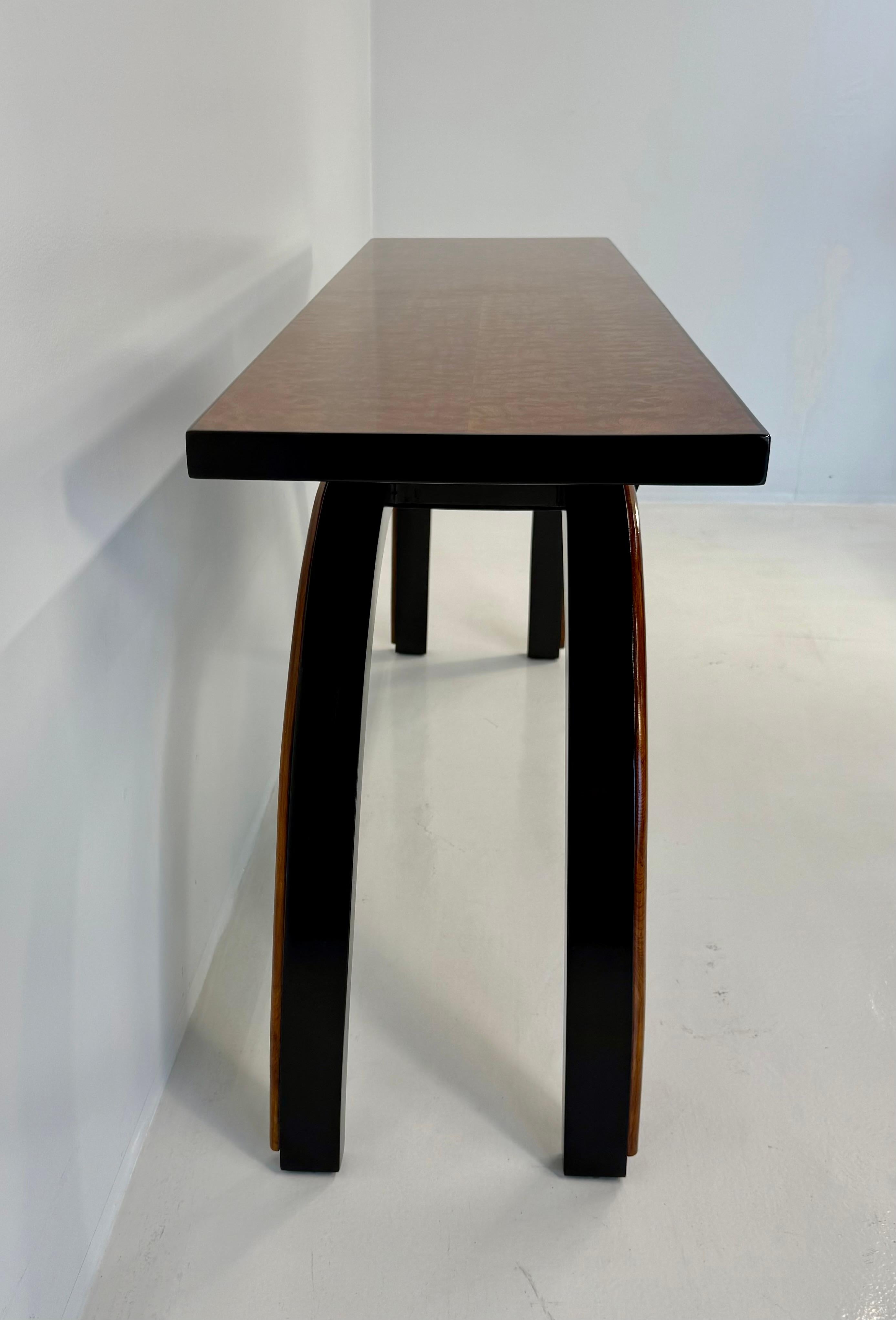 Italian 1940s Art Deco Console in Black Lacquer, Walnut and Maple Burl For Sale 3