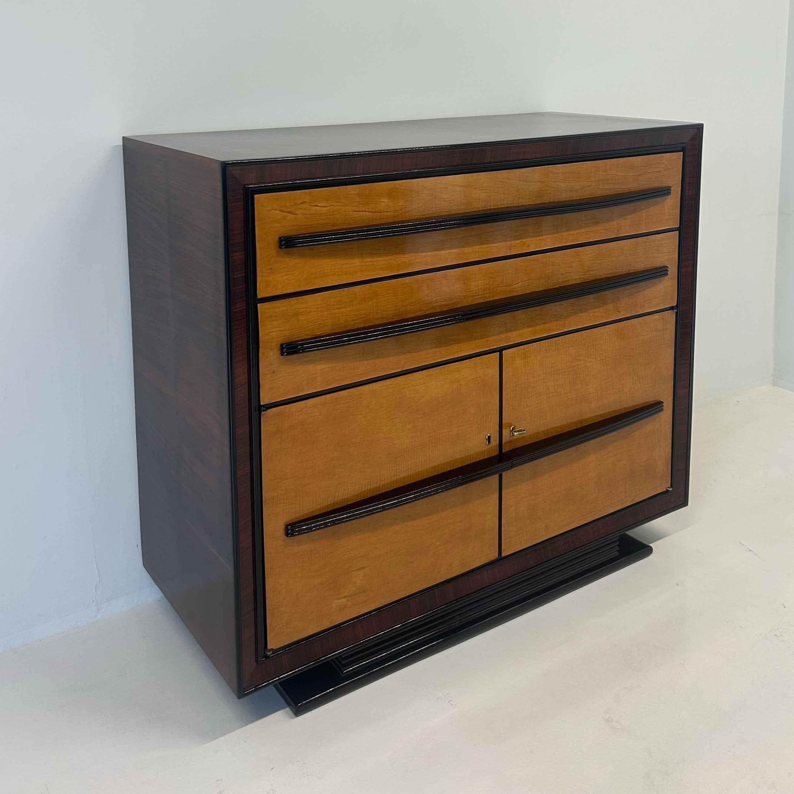 Commode italienne Art déco des années 1940 en érable et Wood noir ébonisé, Att. Borsani Bon état - En vente à Meda, MB