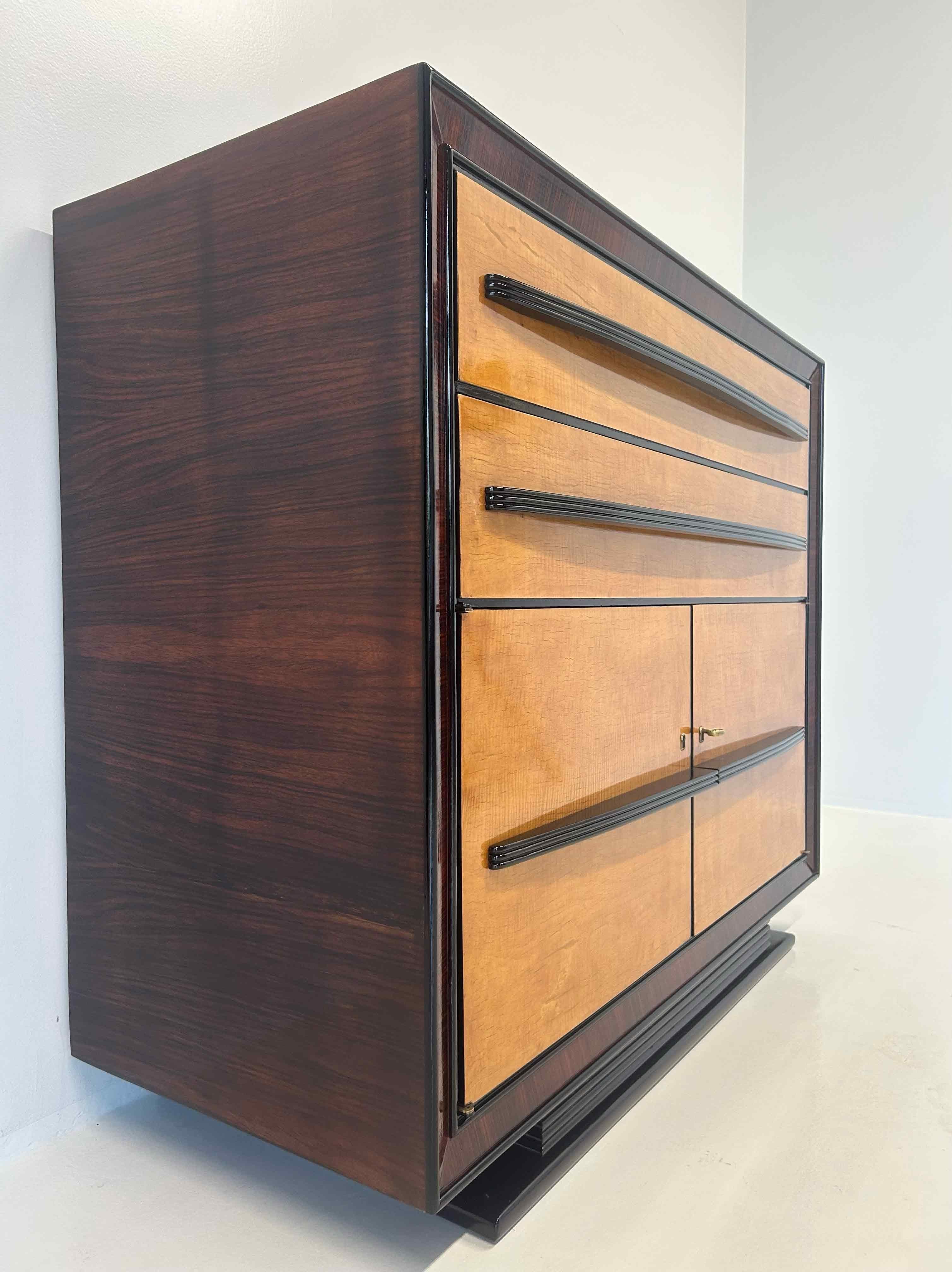 Érable Commode italienne Art déco des années 1940 en érable et Wood noir ébonisé, Att. Borsani en vente