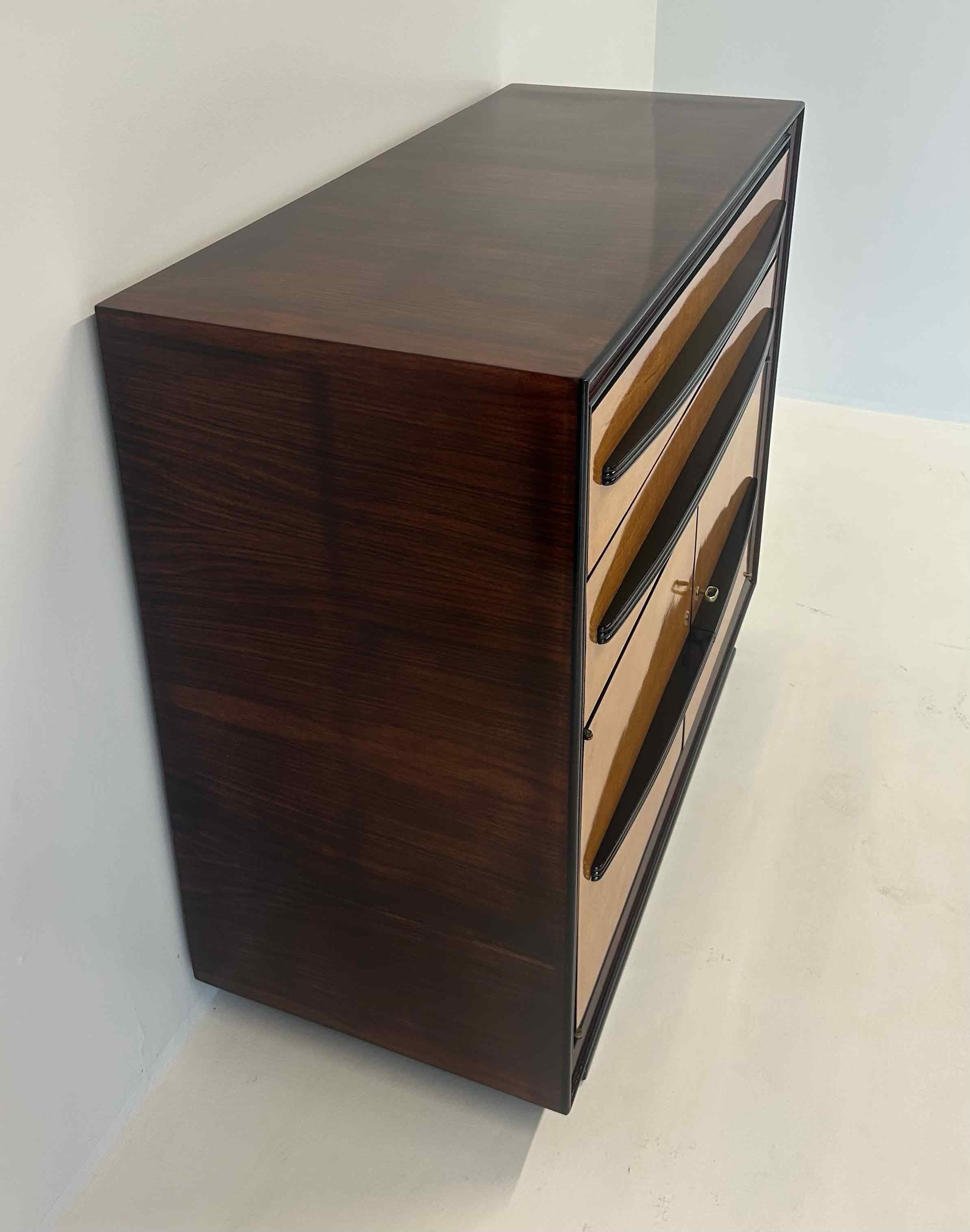 Commode italienne Art déco des années 1940 en érable et Wood noir ébonisé, Att. Borsani en vente 2