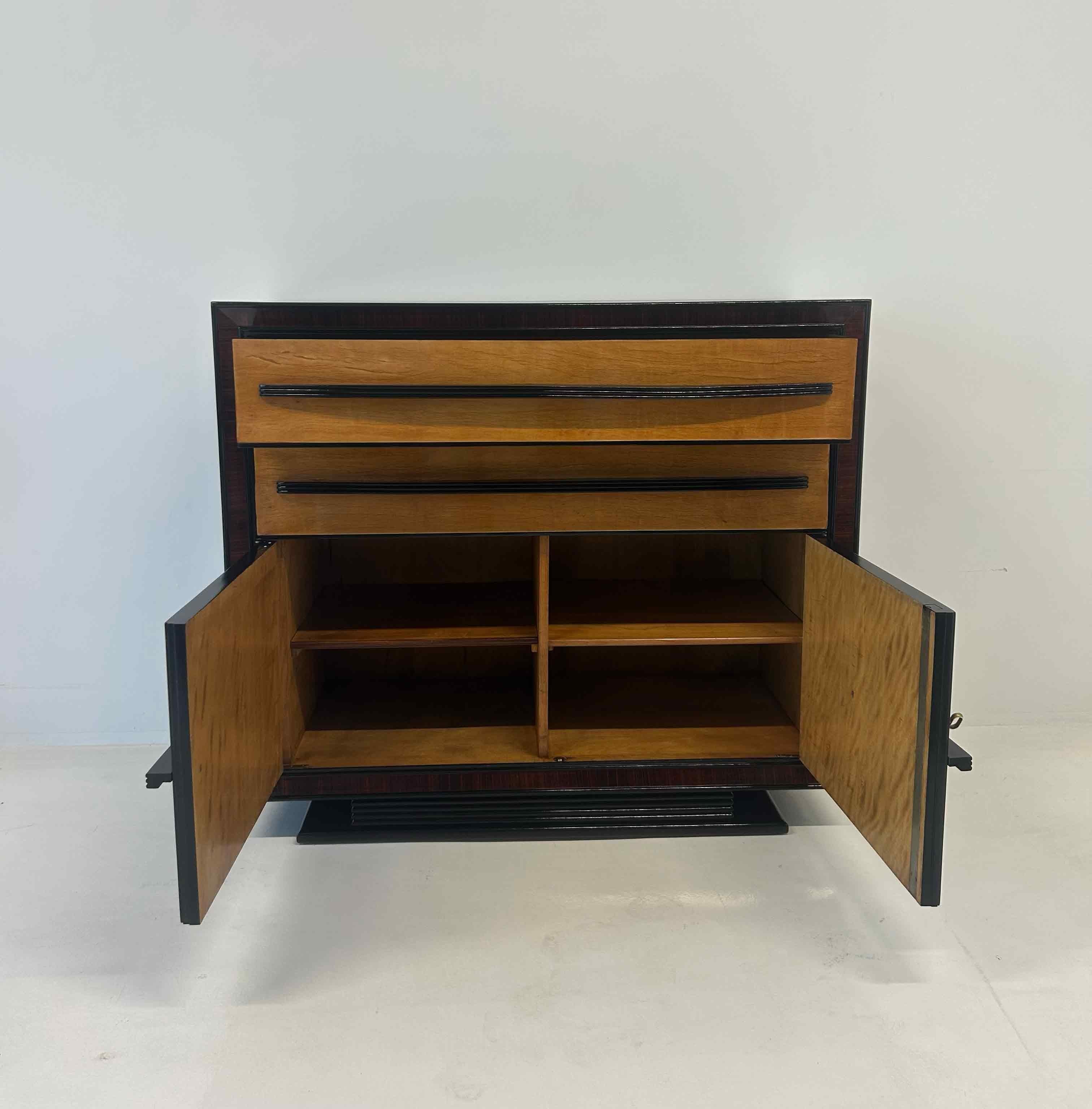 Commode italienne Art déco des années 1940 en érable et Wood noir ébonisé, Att. Borsani en vente 3