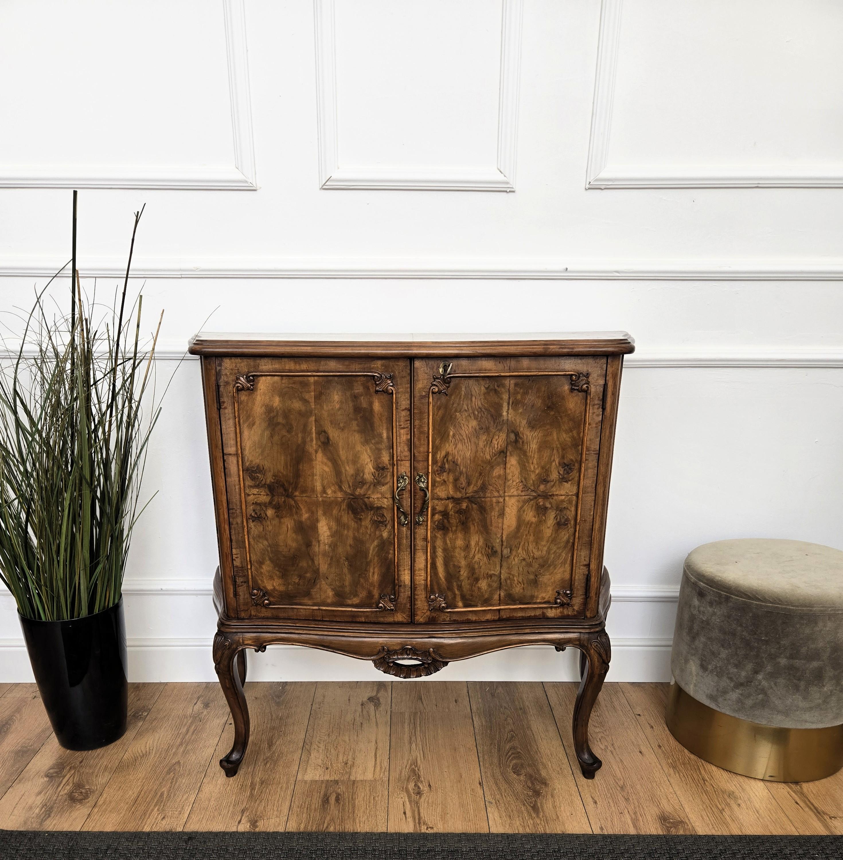 Italian 1940s Art Deco Mid-Century Walnut Burl and Mirror Mosaic Dry Bar Cabinet For Sale 5