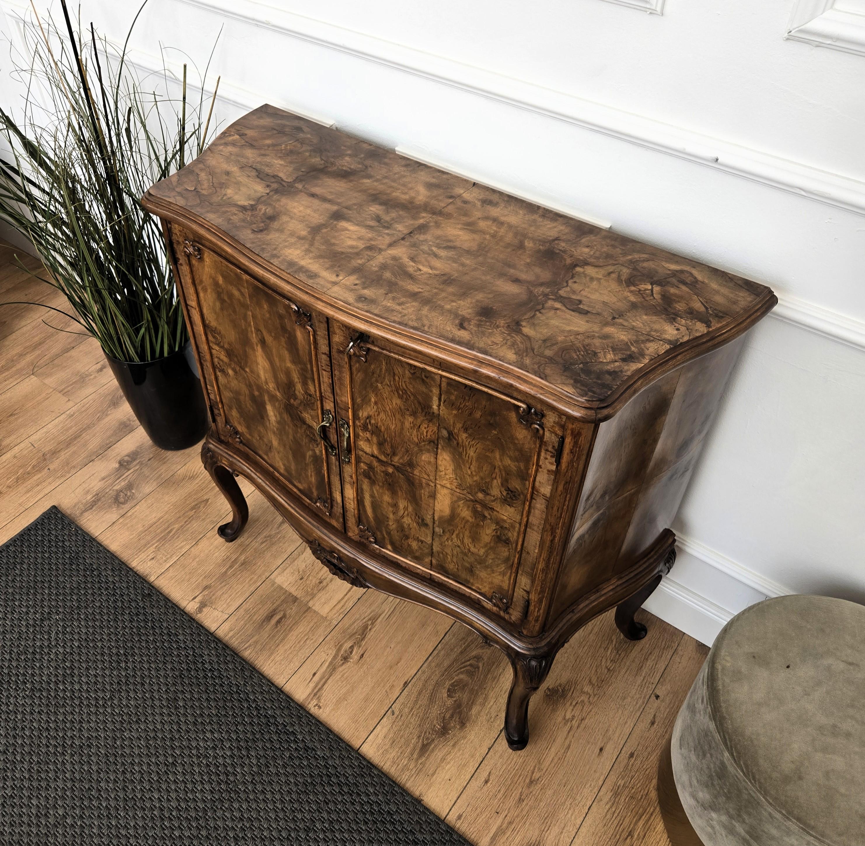 Italian 1940s Art Deco Mid-Century Walnut Burl and Mirror Mosaic Dry Bar Cabinet For Sale 6