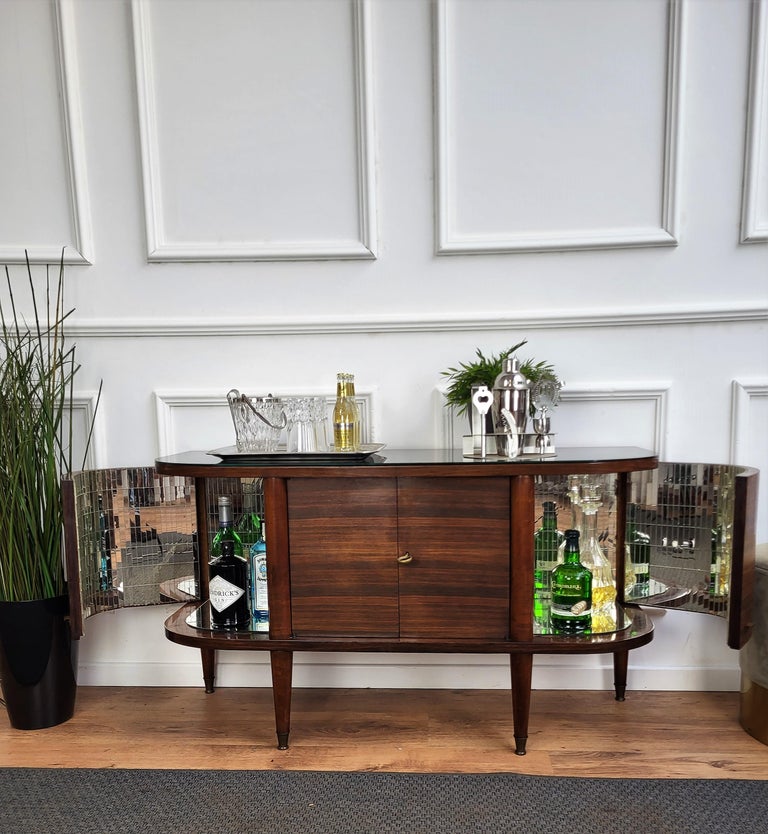 Italienischer Barschrank aus Nussbaumholz und Spiegelmosaik, Art déco ...