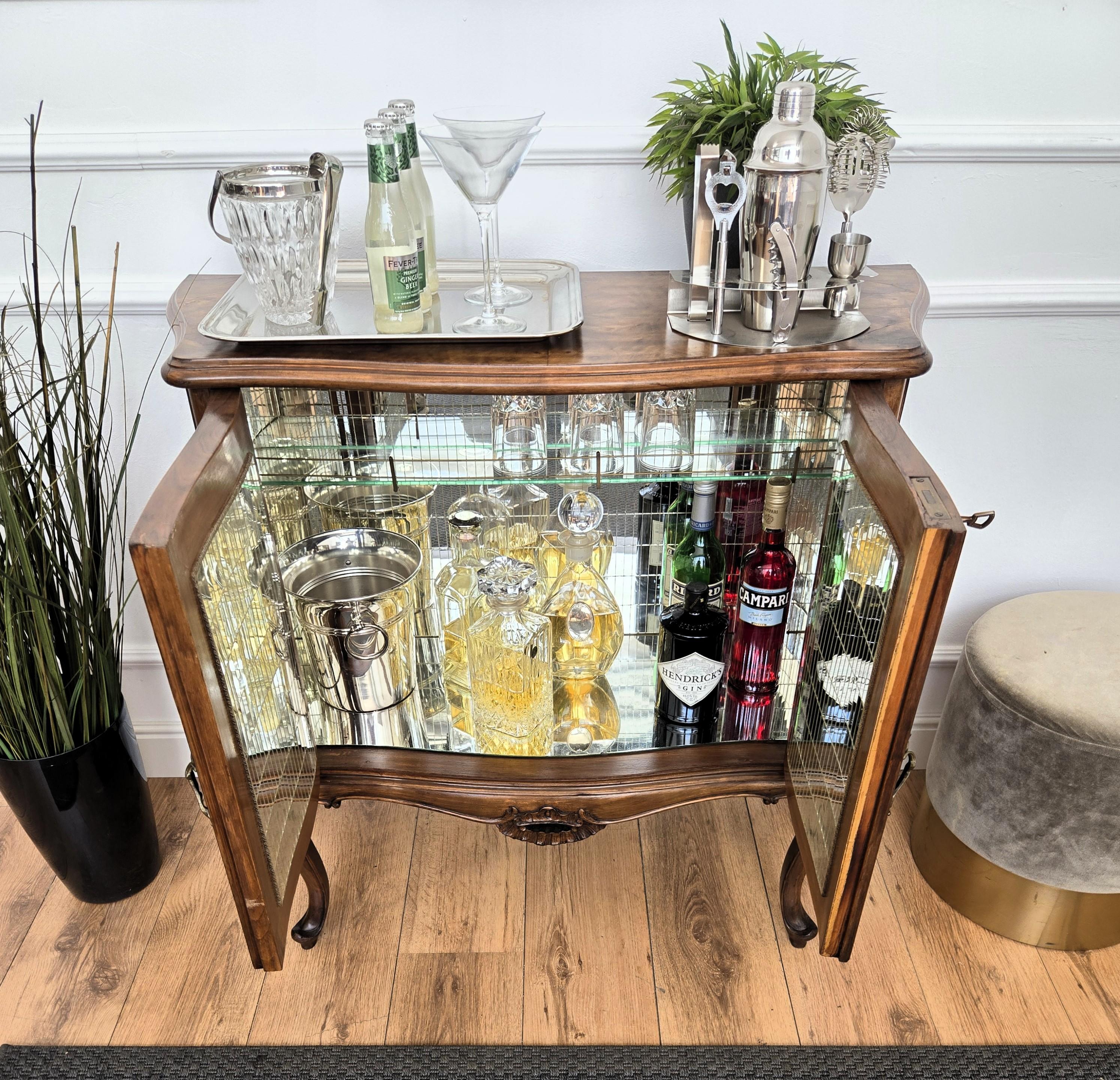 Very elegant Italian Art Deco Mid-Century Modern drinks dry bar cabinet with beautiful veneer walnut briar burl wood, two doors, great 4 carved legs and brass handles and keys . When opened, on the left and right side an amazing interior part in