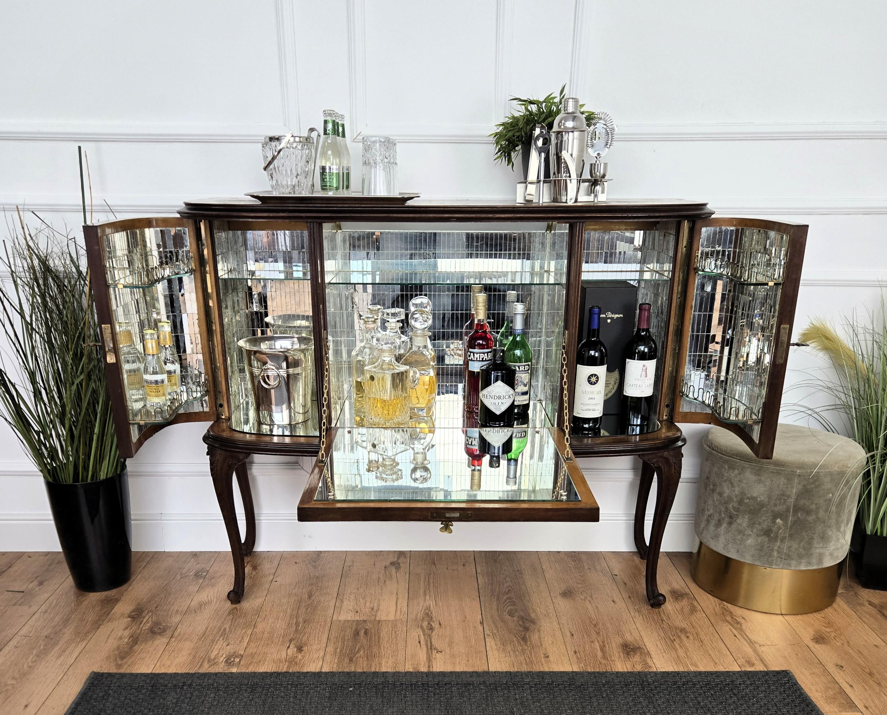 Art Déco Armadio bar a secco in radica di noce e mosaico con specchio, italiano, anni '1940, Art Deco, metà secolo in vendita