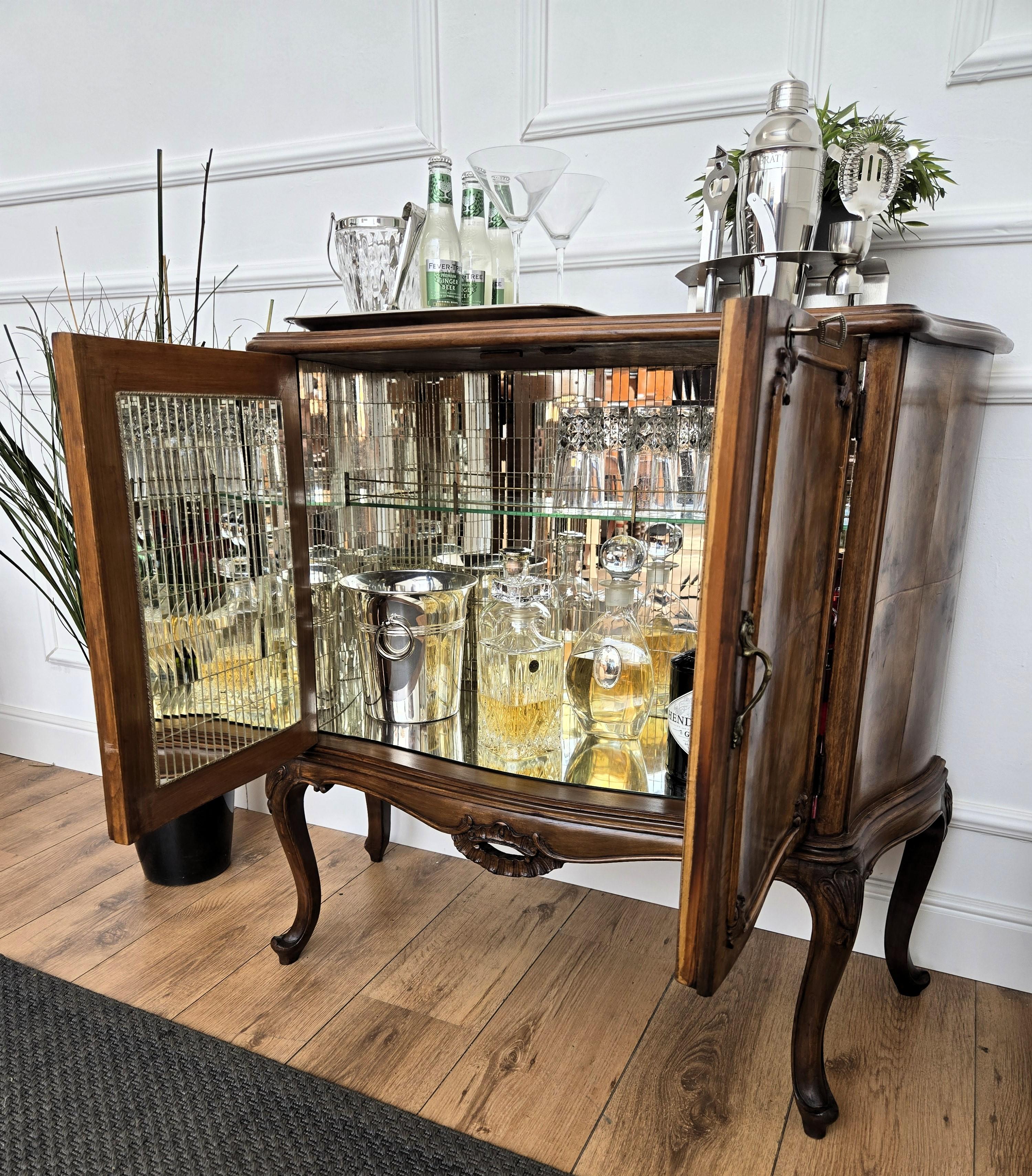 20th Century Italian 1940s Art Deco Mid-Century Walnut Burl and Mirror Mosaic Dry Bar Cabinet For Sale