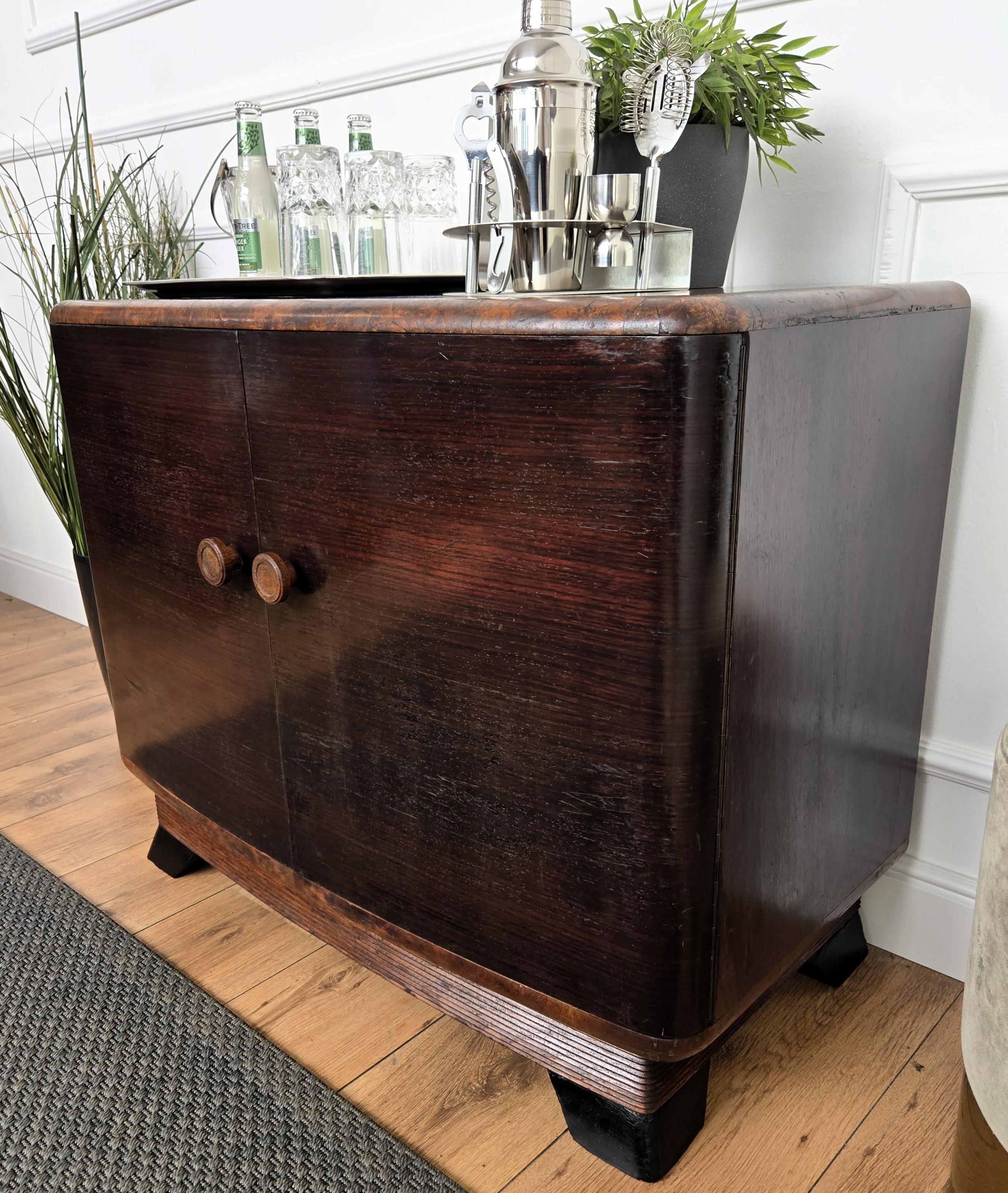 Italian 1940s Art Deco Mid-Century Walnut Burl and Mirror Mosaic Dry Bar Cabinet For Sale 2