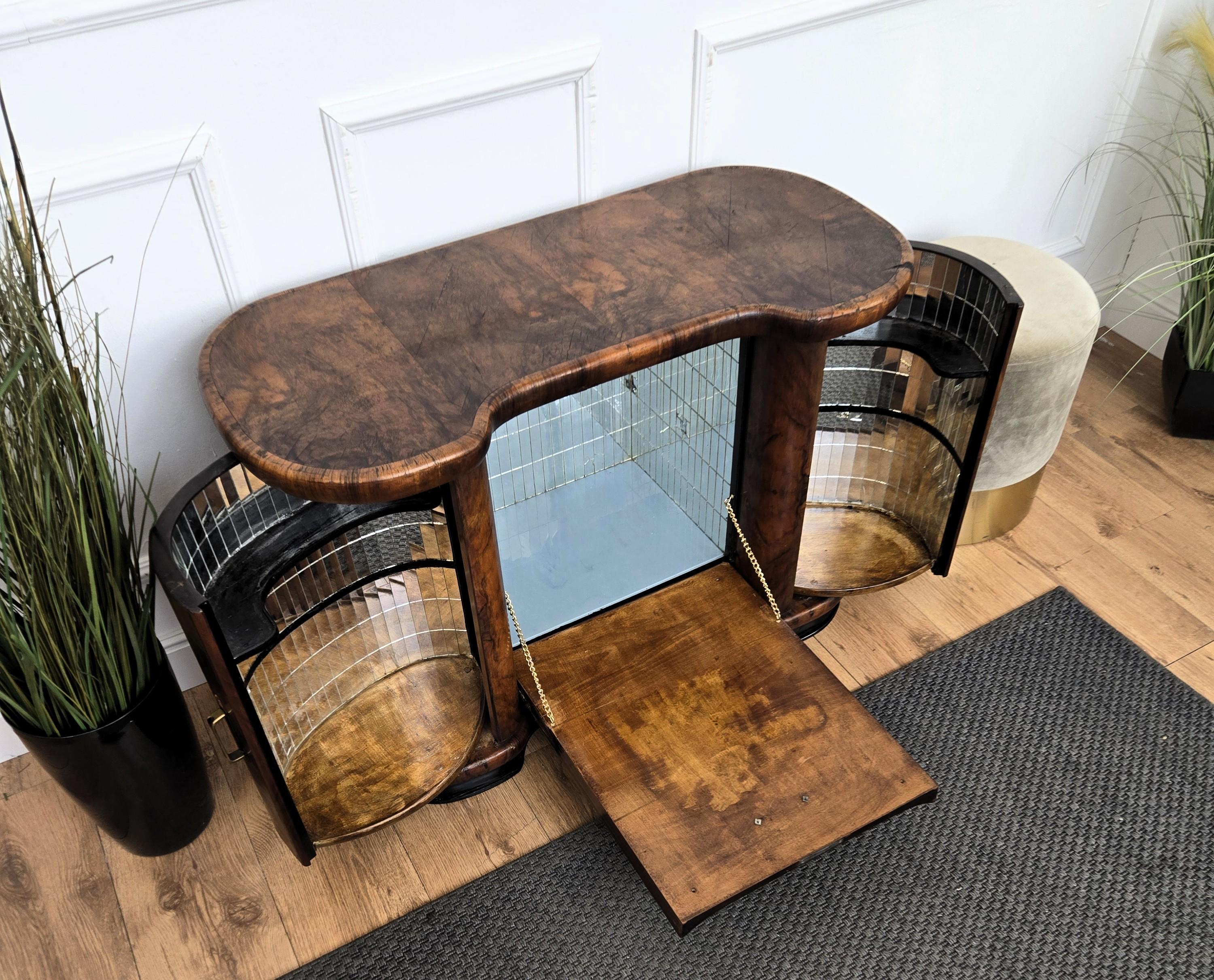 Italian 1940s Art Deco Mid-Century Walnut Burl and Mirror Mosaic Dry Bar Cabinet For Sale 4