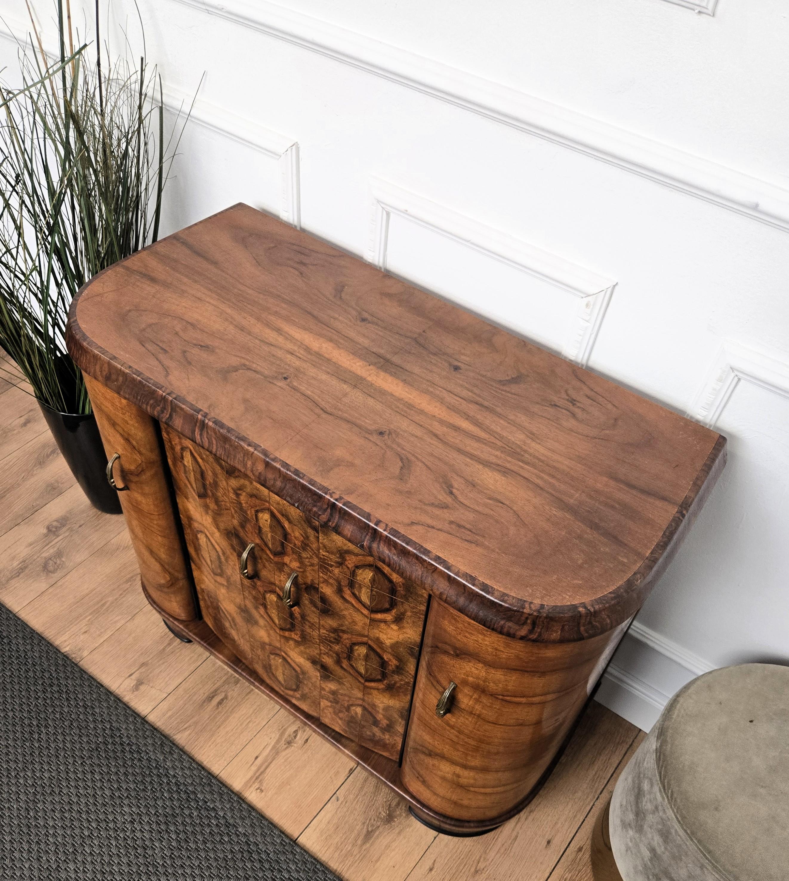 Mueble Bar Seco Italiano Art Decó de Mediados de Siglo de 1940 Burl de Nogal y Mosaico de Espejos en venta 4