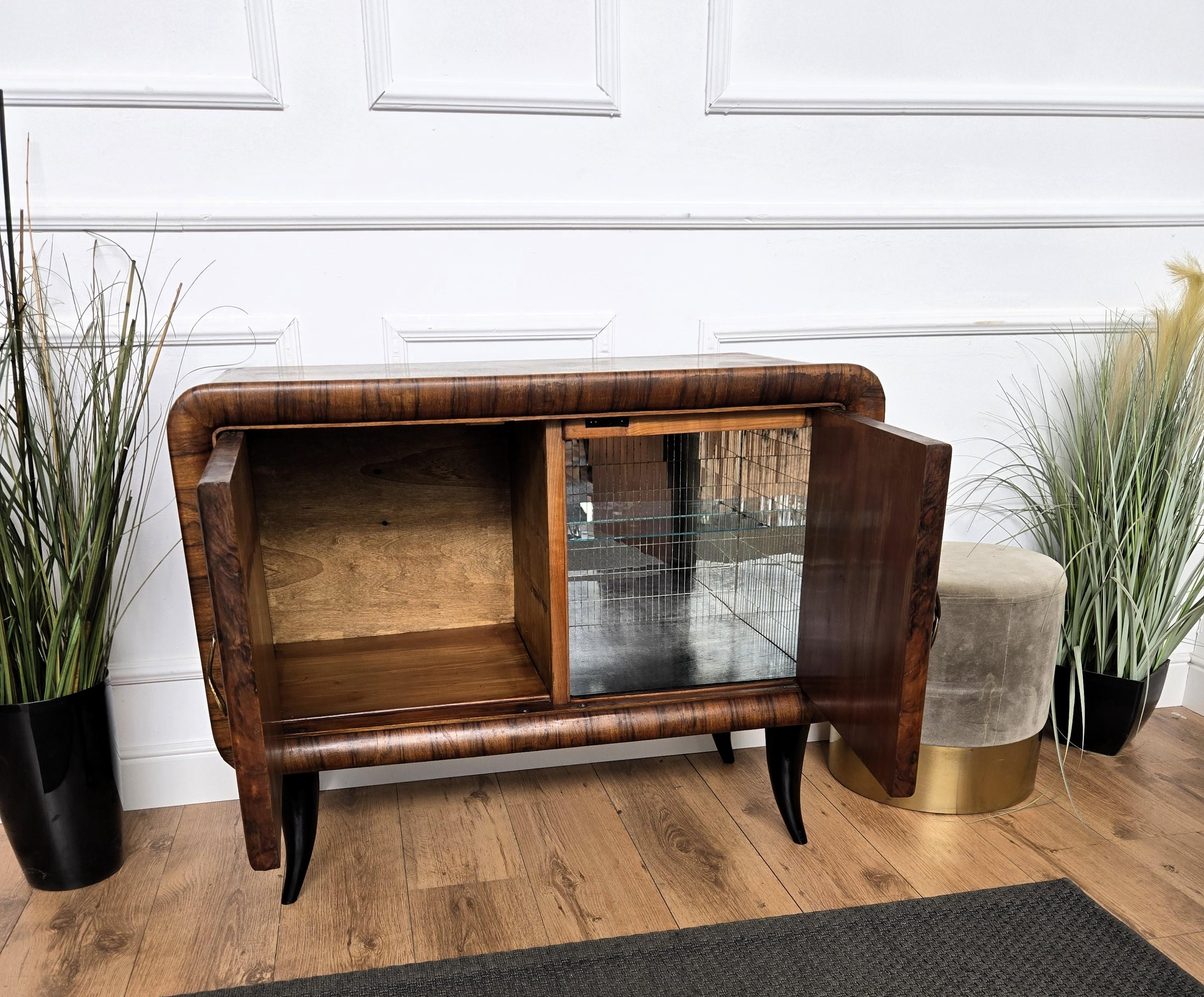 Mueble Bar Seco Italiano Art Decó de 1940 Burl de Nogal y Mosaico de Espejos en venta 4