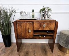 Italienische 1940er Art Deco Mitte des Jahrhunderts Nussbaum Wasserfall trocken Bar Cocktail Kabinett