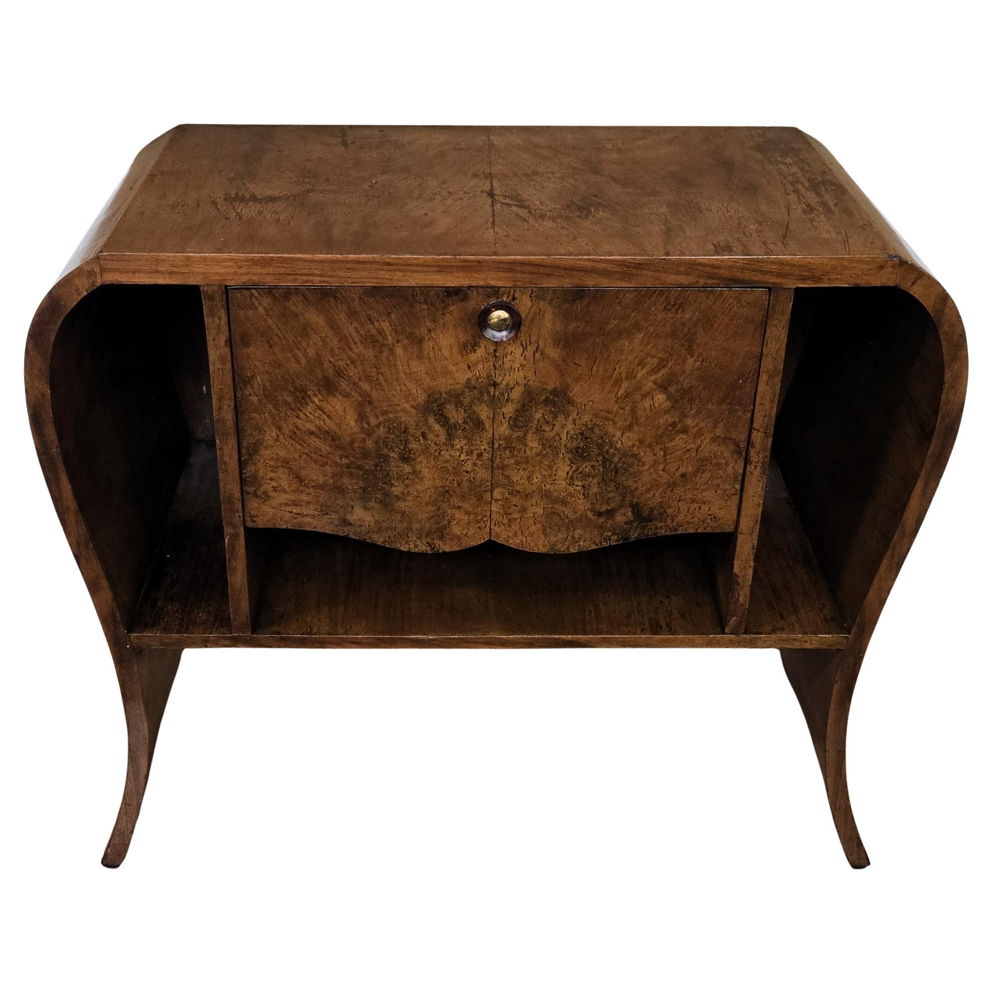 Cabinet da cocktail a cascata in legno di noce del Midcentury Art Deco italiano degli anni 
40