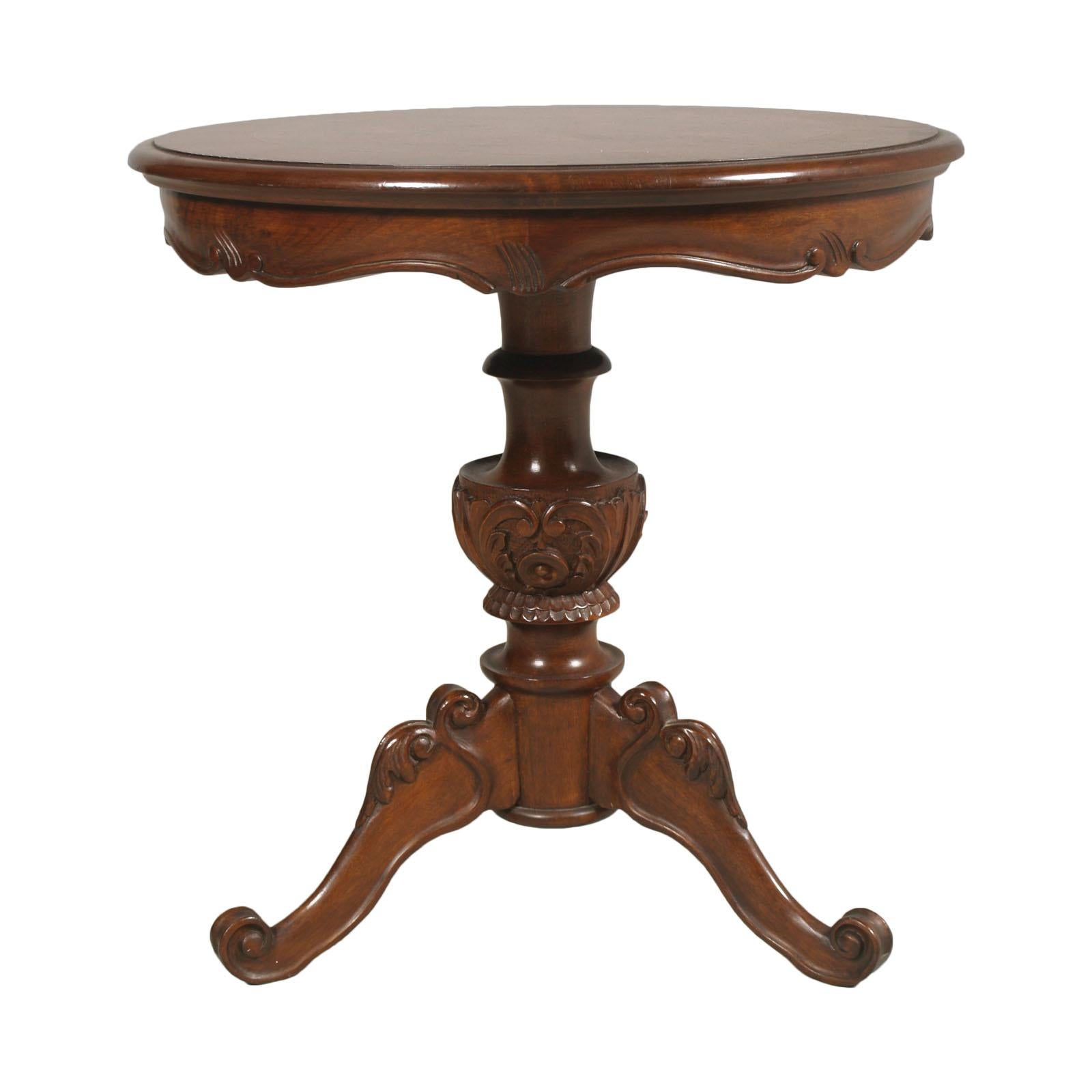 Italy 1920s very elegant and graceful Baroque revival round centre table or coffee table, in solid hand carved walnut, with the top in burl walnut with inlay. Polished with wax.

Measures cm: Height 53, diameter 53.